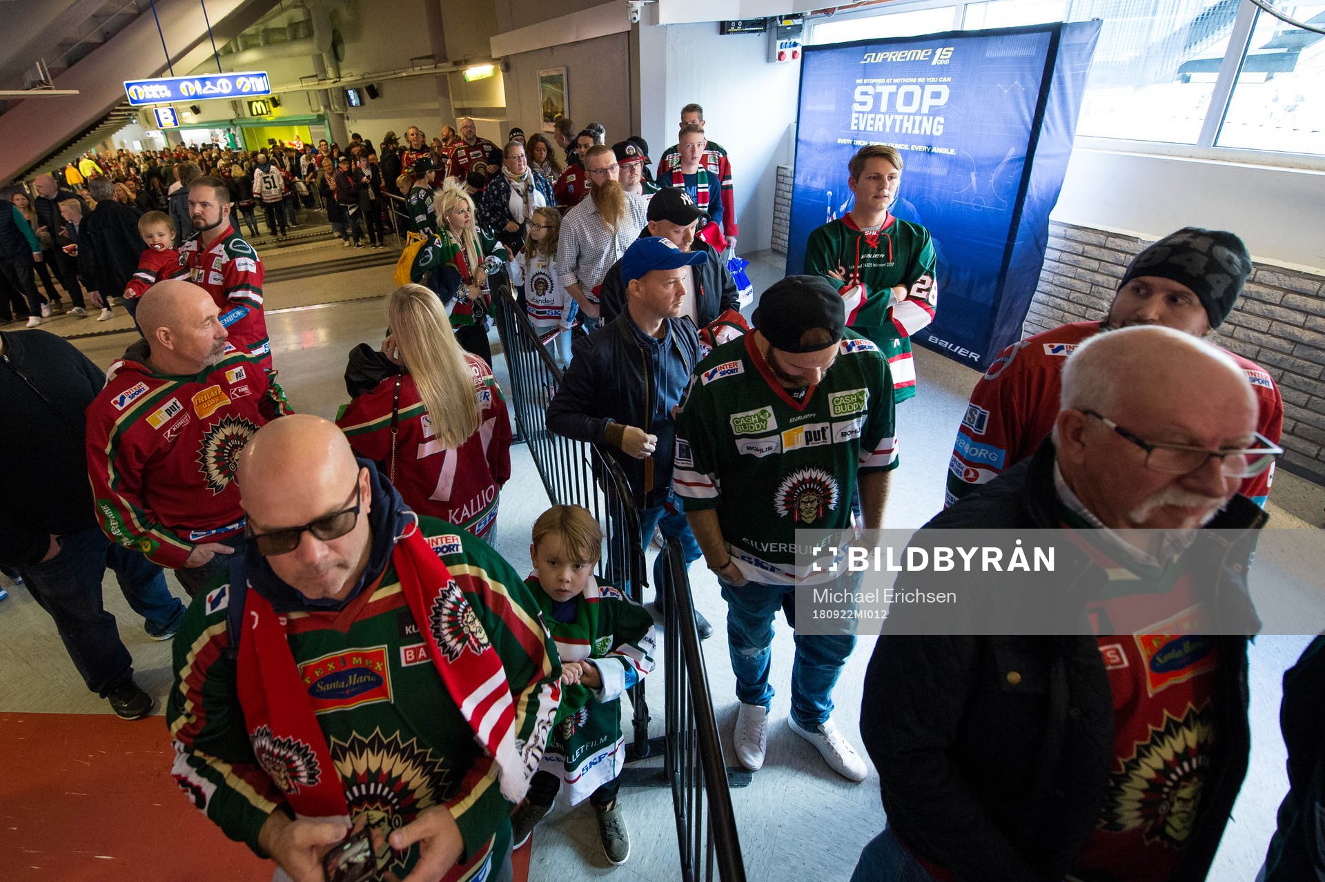 Långa köer till tidigare Frölunda spelaren Tomi Kallio