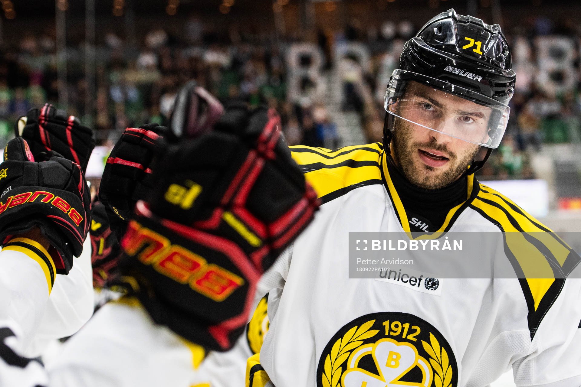 Brynäs Robert Kousal jublar