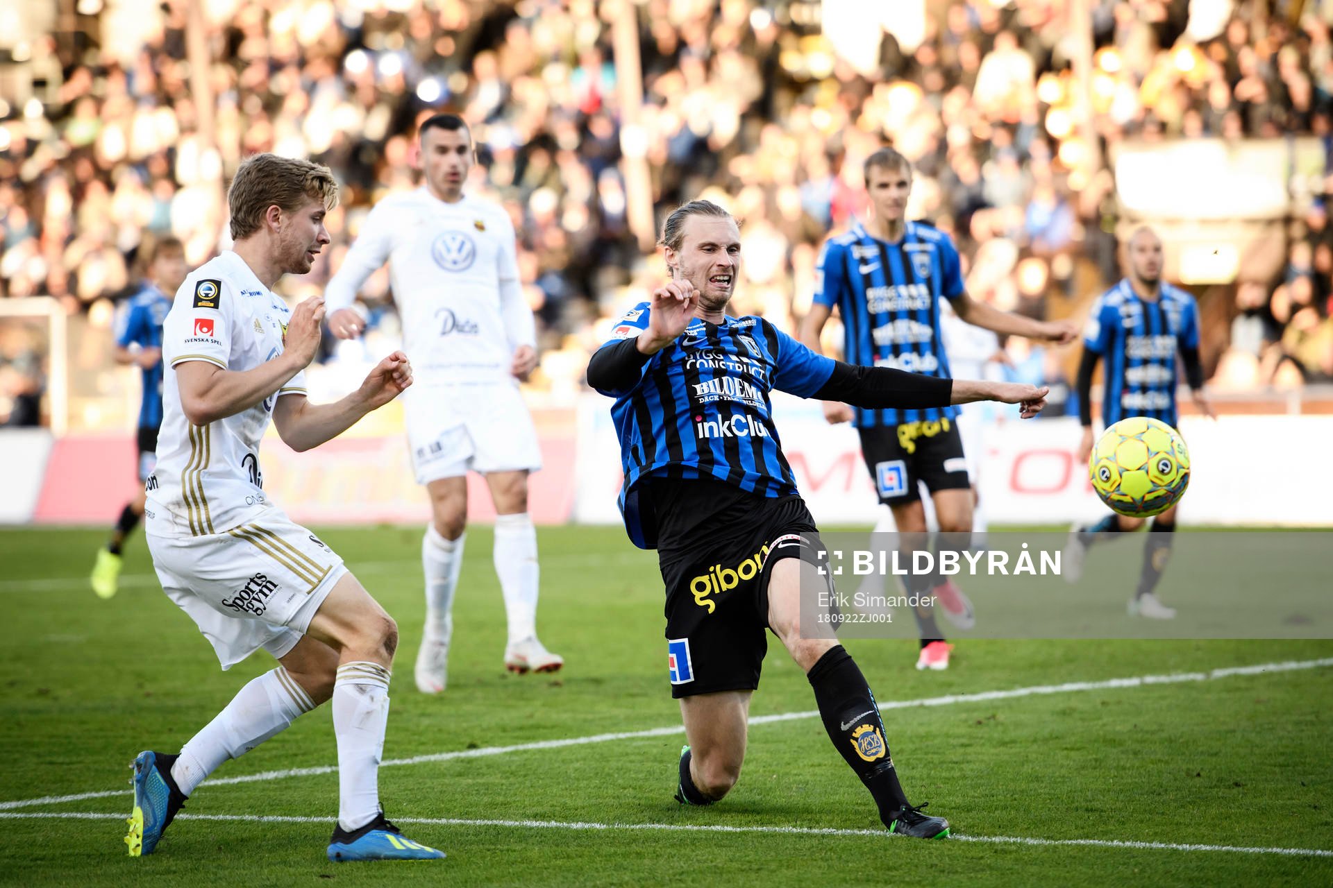 Sirius Daniel Jarl styr undan ett inlägg