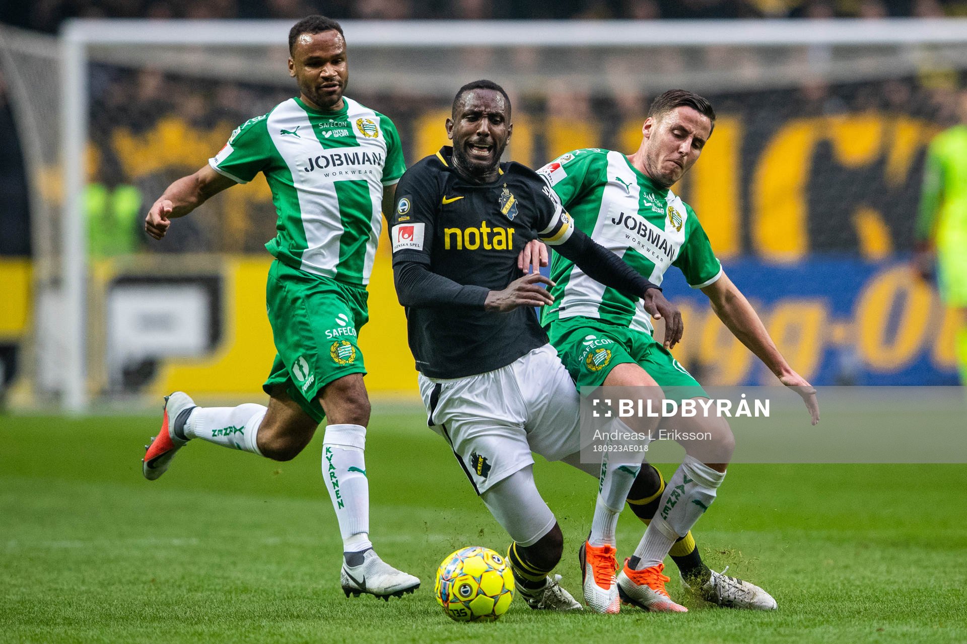 s Henok Goitom mot Hammarbys Serge-Junior Martinsson