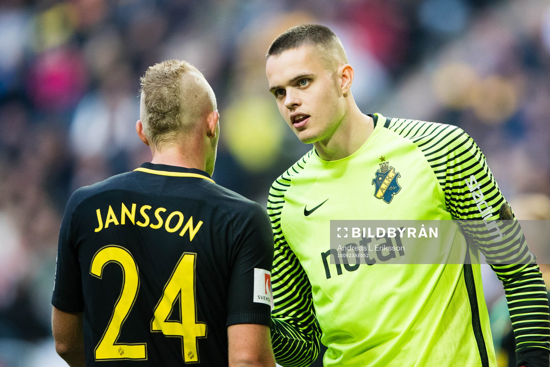 s Robin Jansson och målvakt Samuel Brolin