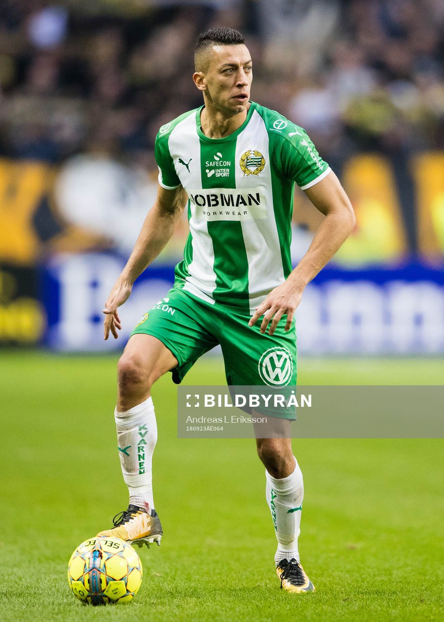 Hammarbys Nikola Djurdjic med bollen