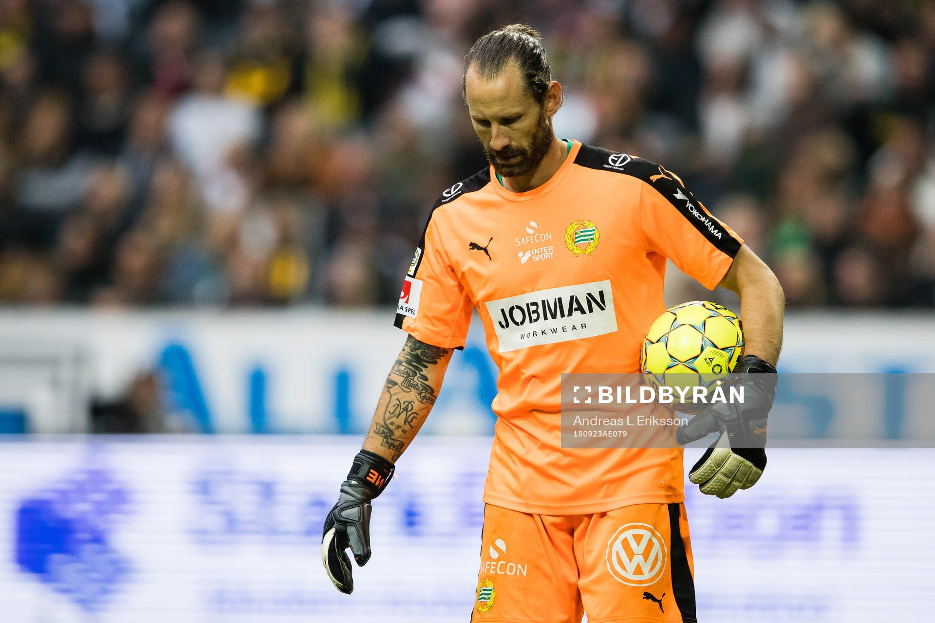 Hammarbys målvakt Johan Wiland deppar