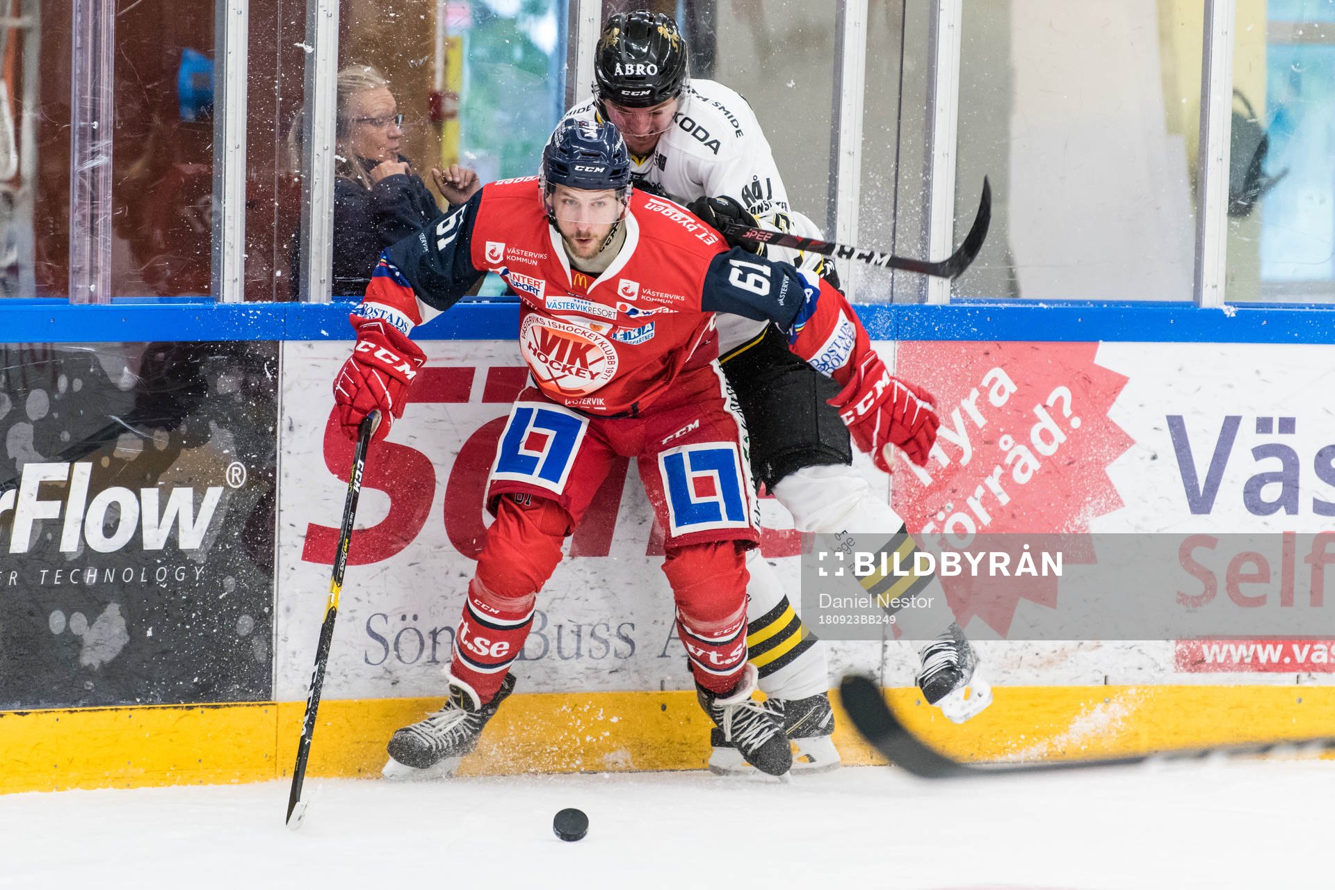 s Max Lindholm