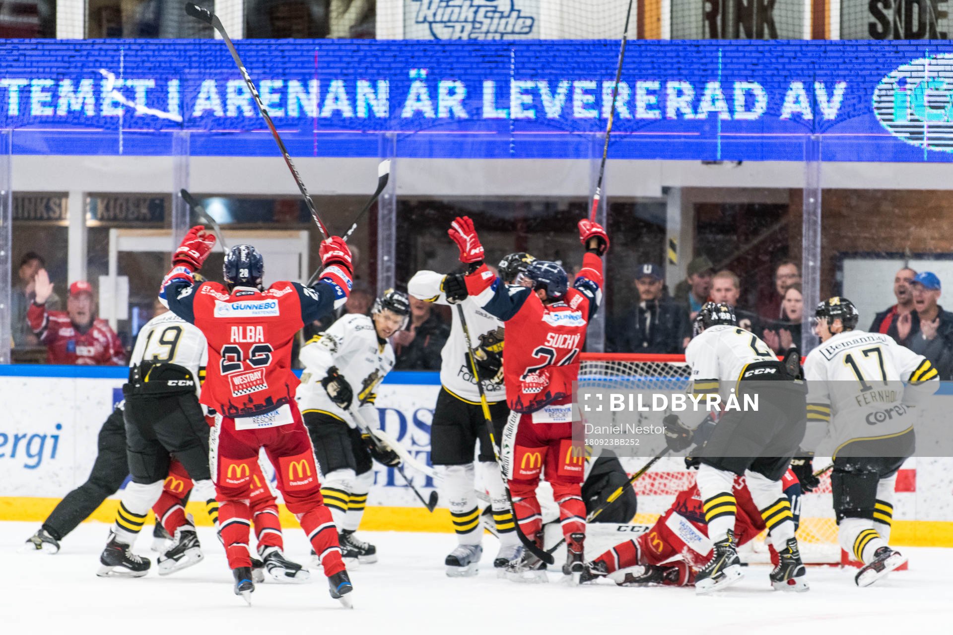 Västerviks spelare jublar