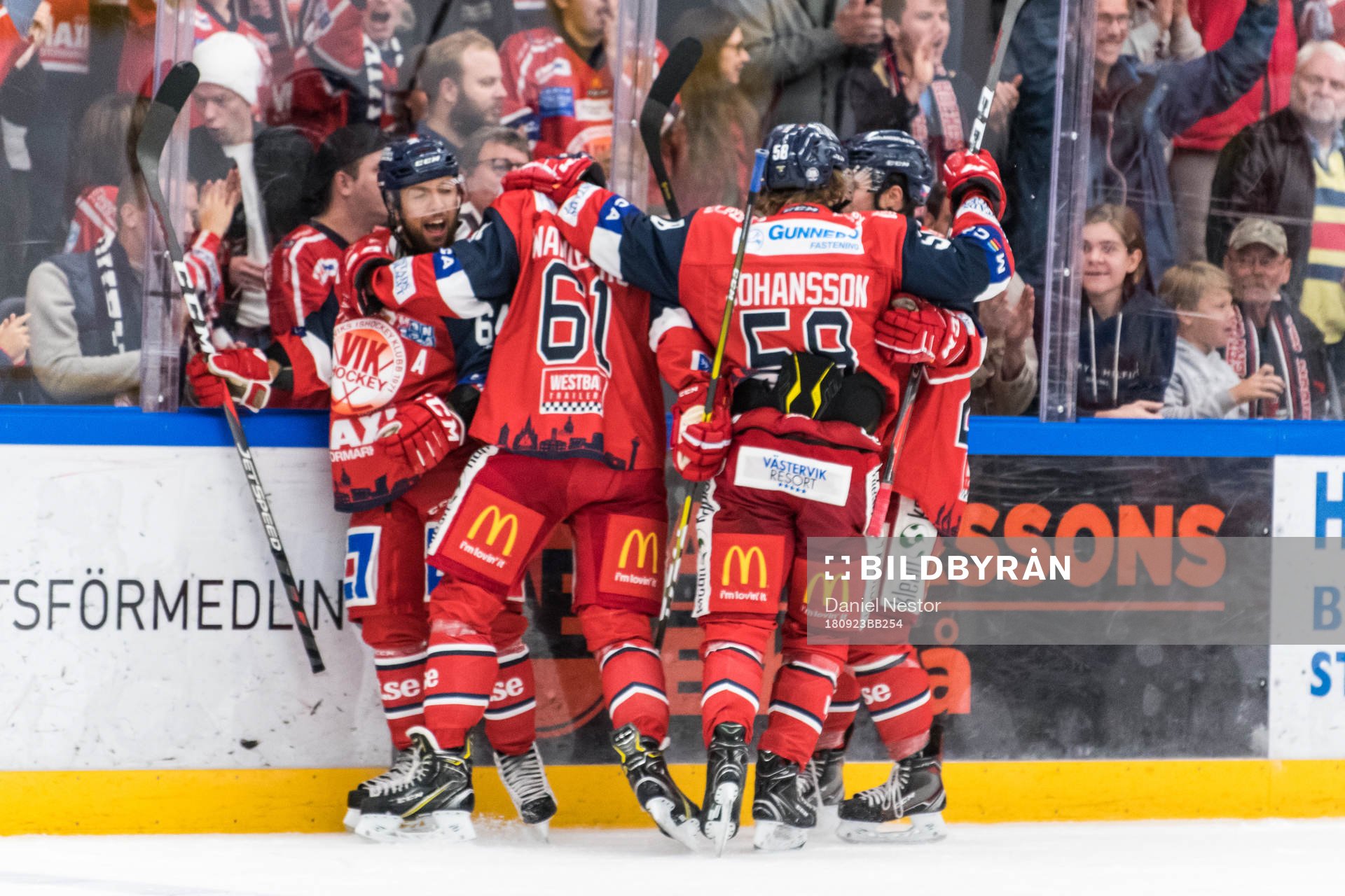 Västerviks spelare jublar