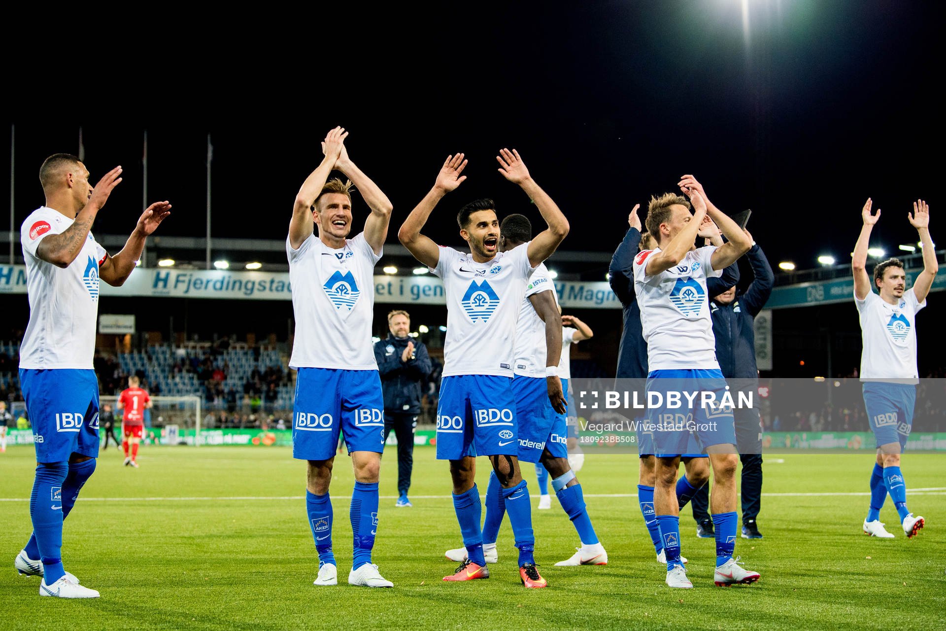Etzaz Hussain and the players of Molde celebrate