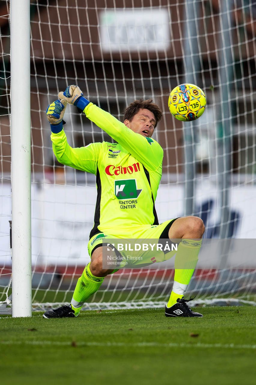 Gefles målvakt Mattias Hugosson