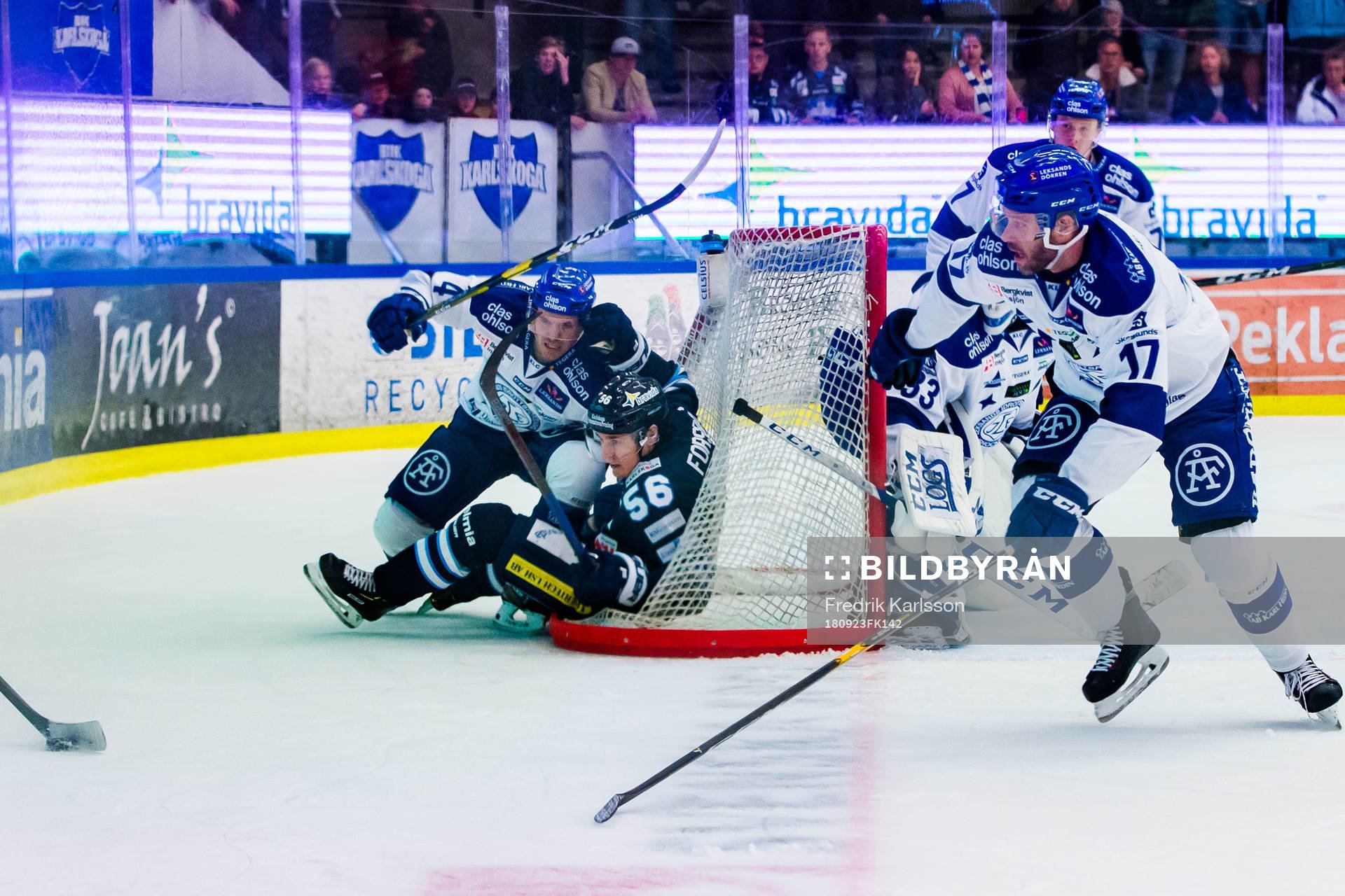 Leksands Mattias Nilsson och Karlskogas Fredrik Forsberg i