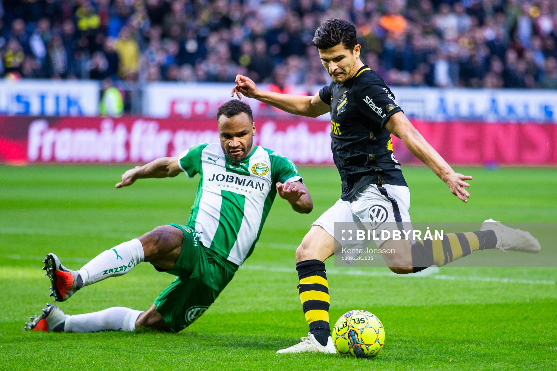 s Tarik Elyounoussi och Hammarbys Serge-Junior Martinsson