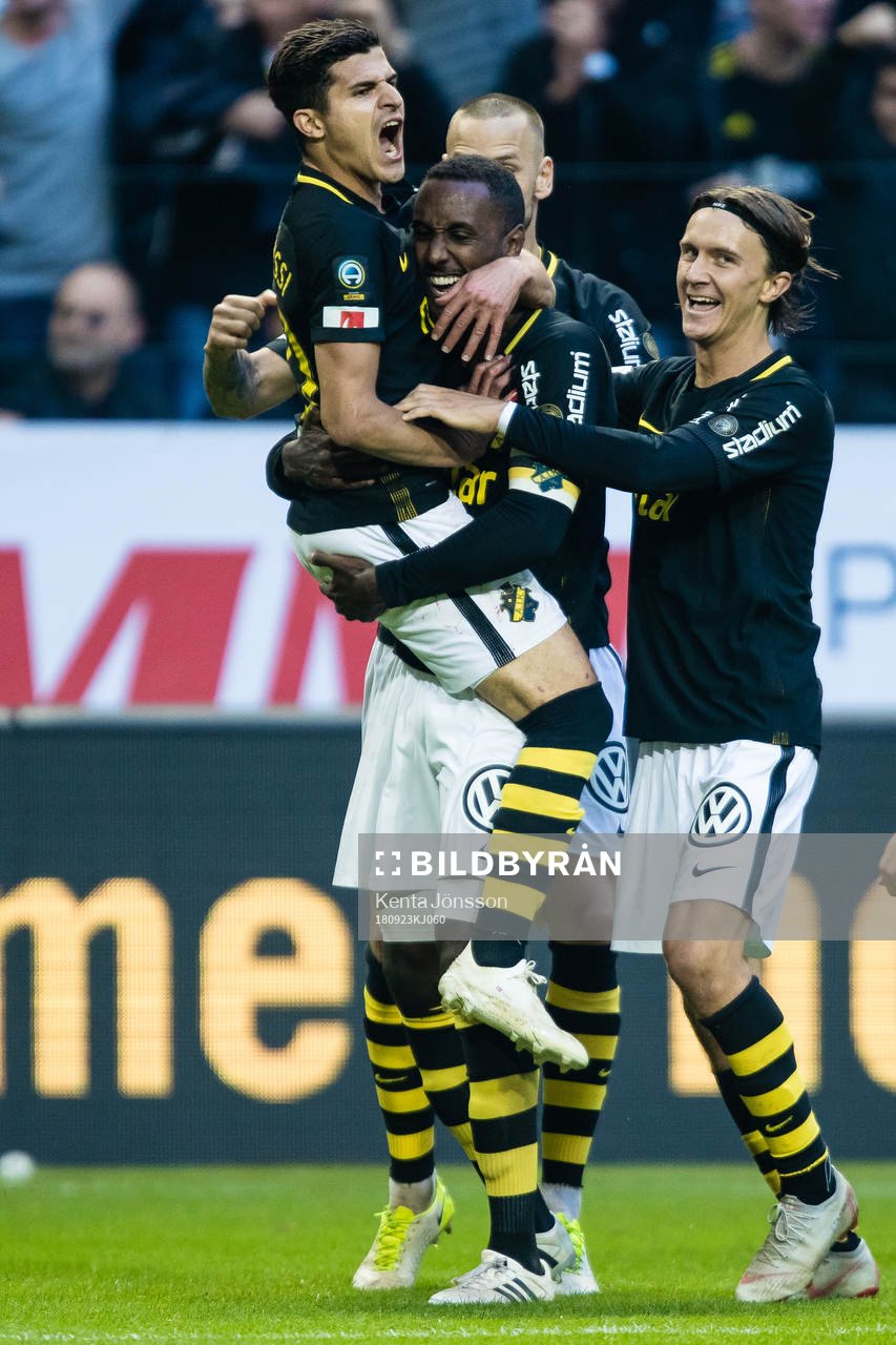 s Henok Goitom jublar med Tarik Elyounoussi , Kristoffer