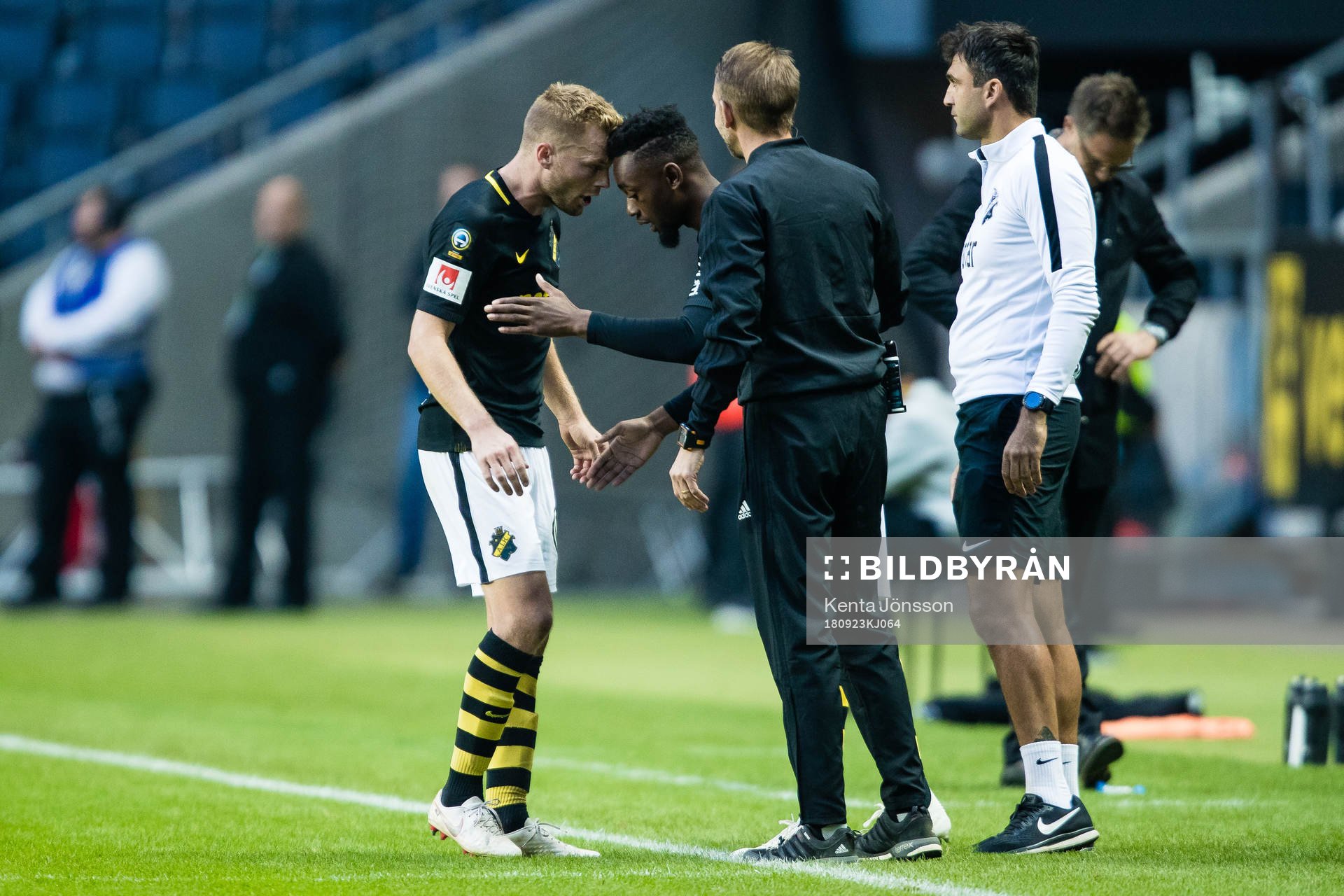 s Sebastian Larsson byts ut mot Heradi Rashidi