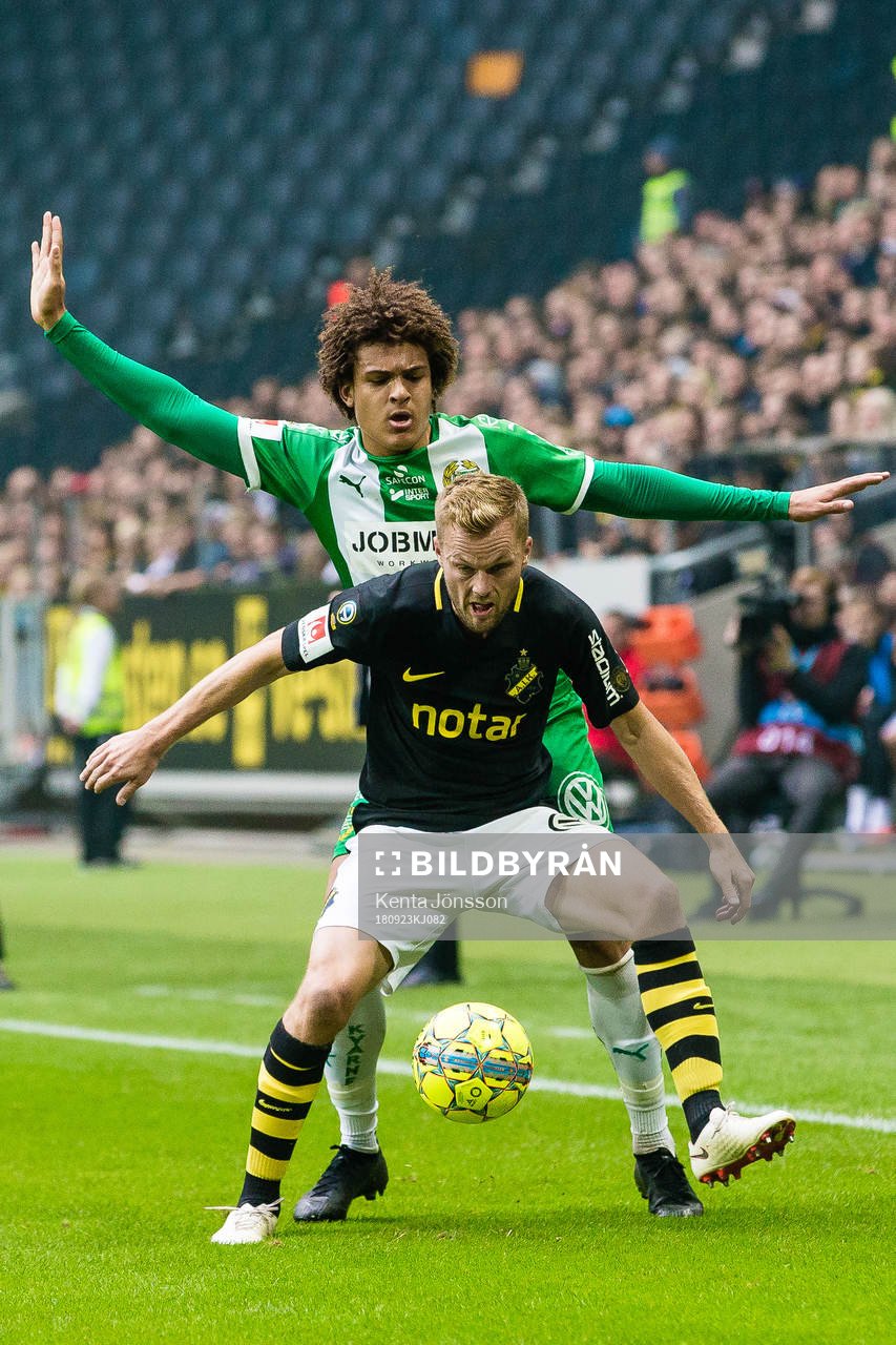 s Sebastian Larsson och Hammarbys Neto Borges