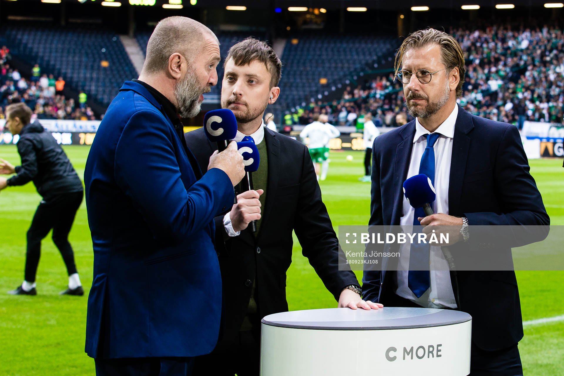 Hammarbys sportchef Jesper Jansson (h) i Cmores TV-studio