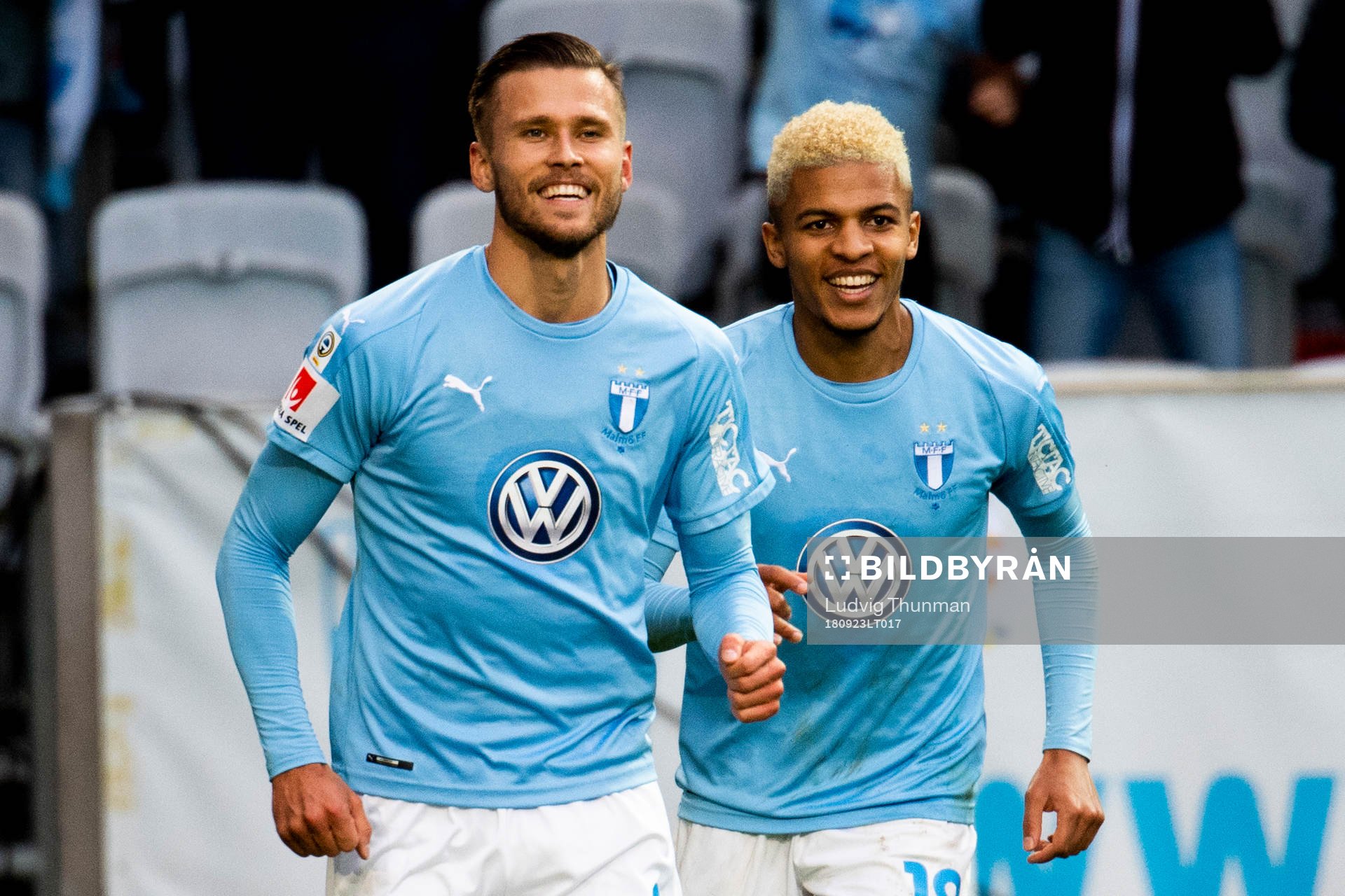 Malmö FFs Arnór Ingvi Traustason och Romain Gall jublar