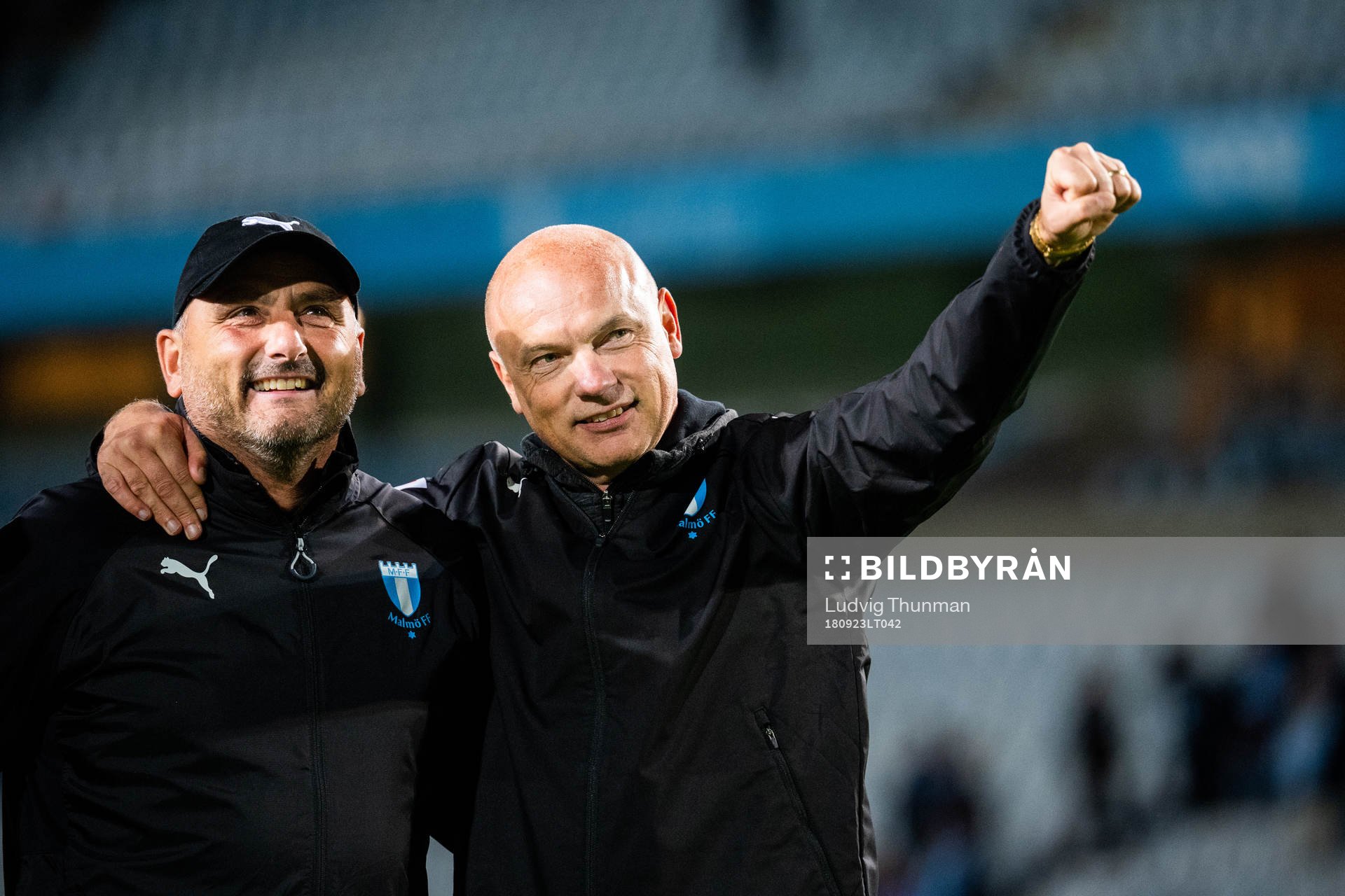 Malmö FFs målvaktstränaren Jonnie Fedel och tränare Uwe Rösler jublar efter fotbollsmatchen i Allsvenskan mellan Malmö FF och Kalmar den 23 september 2018 i Malmö.
