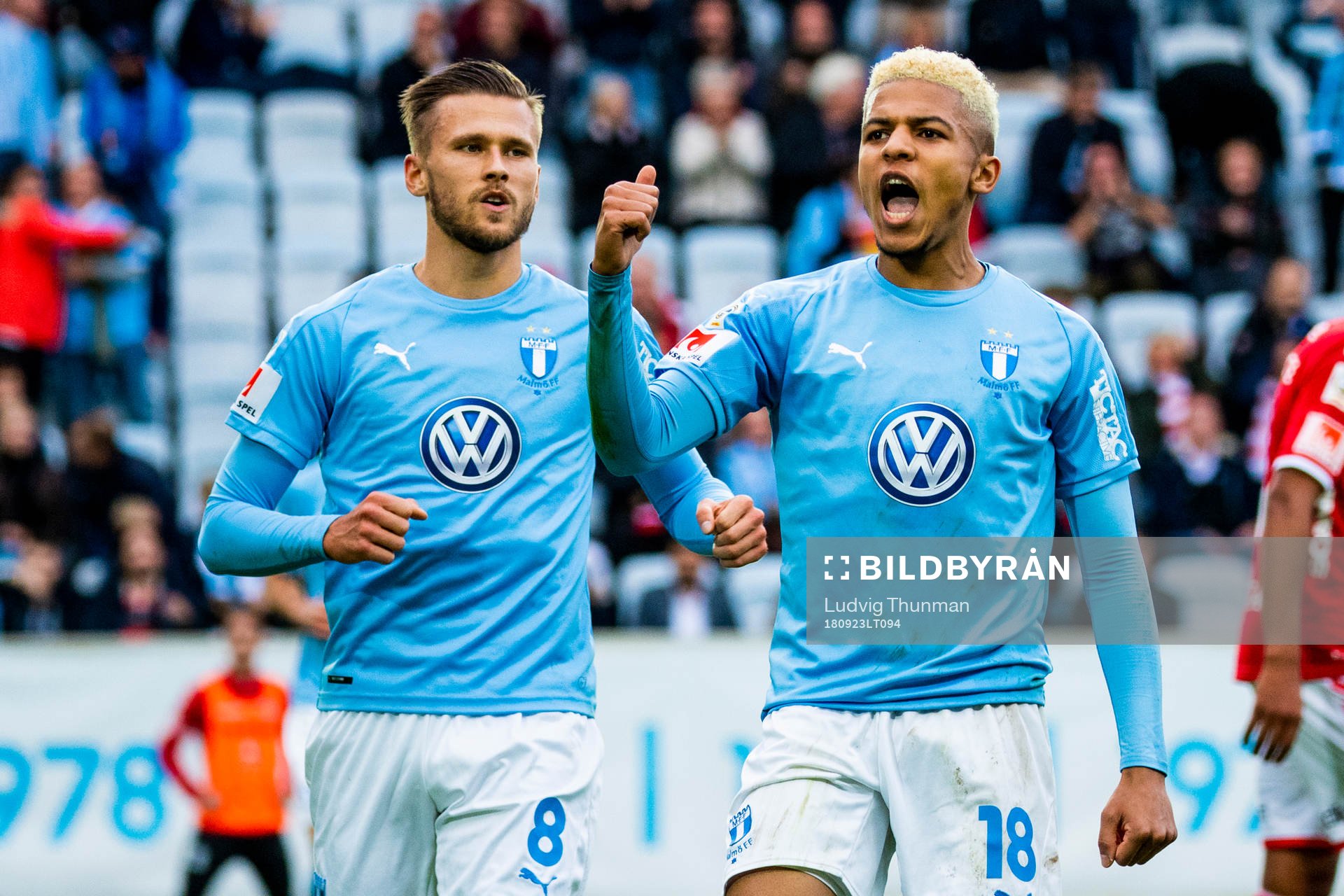 Malmö FFs Arnór Ingvi Traustason och Romain Gall jublar