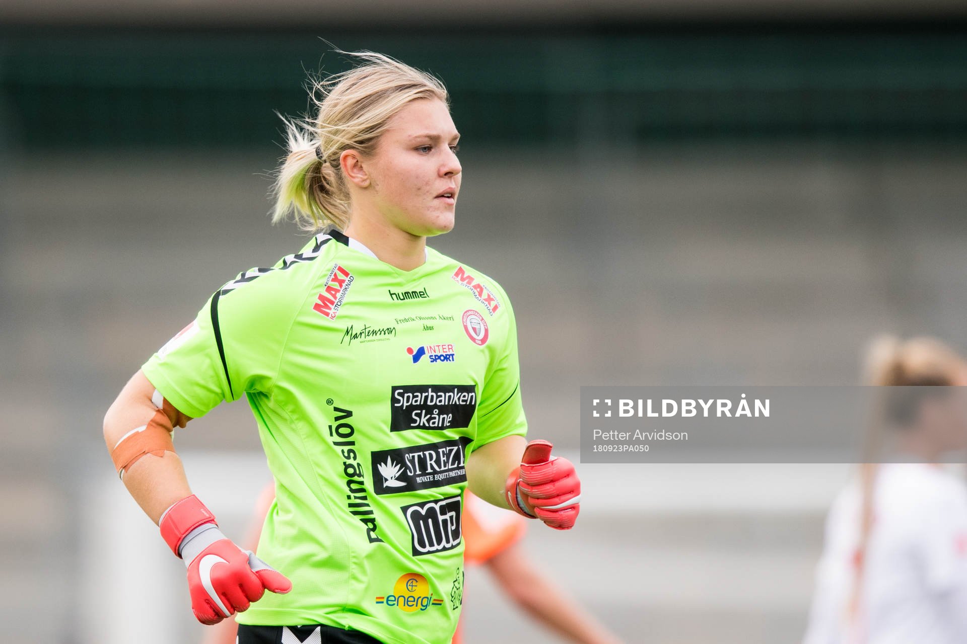 Kristianstads målvakt Moa Olsson byts in under fotbollsmatchen i Damallsvenskan mellan FC Rosengård och Kristianstad den 23 september 2018 i Malmö.