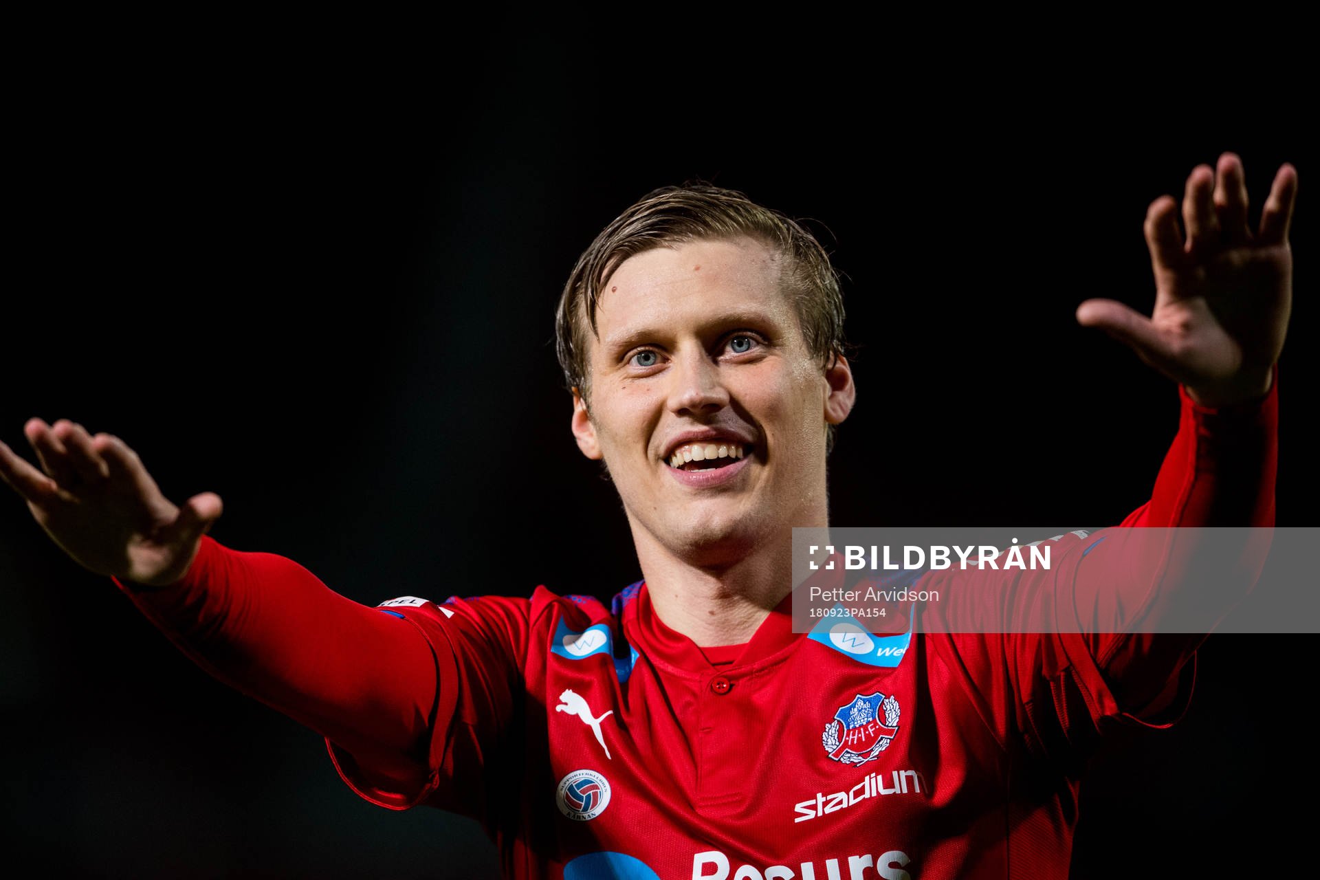 Helsingborgs Andri Runar  Bjarnason tackar publiken