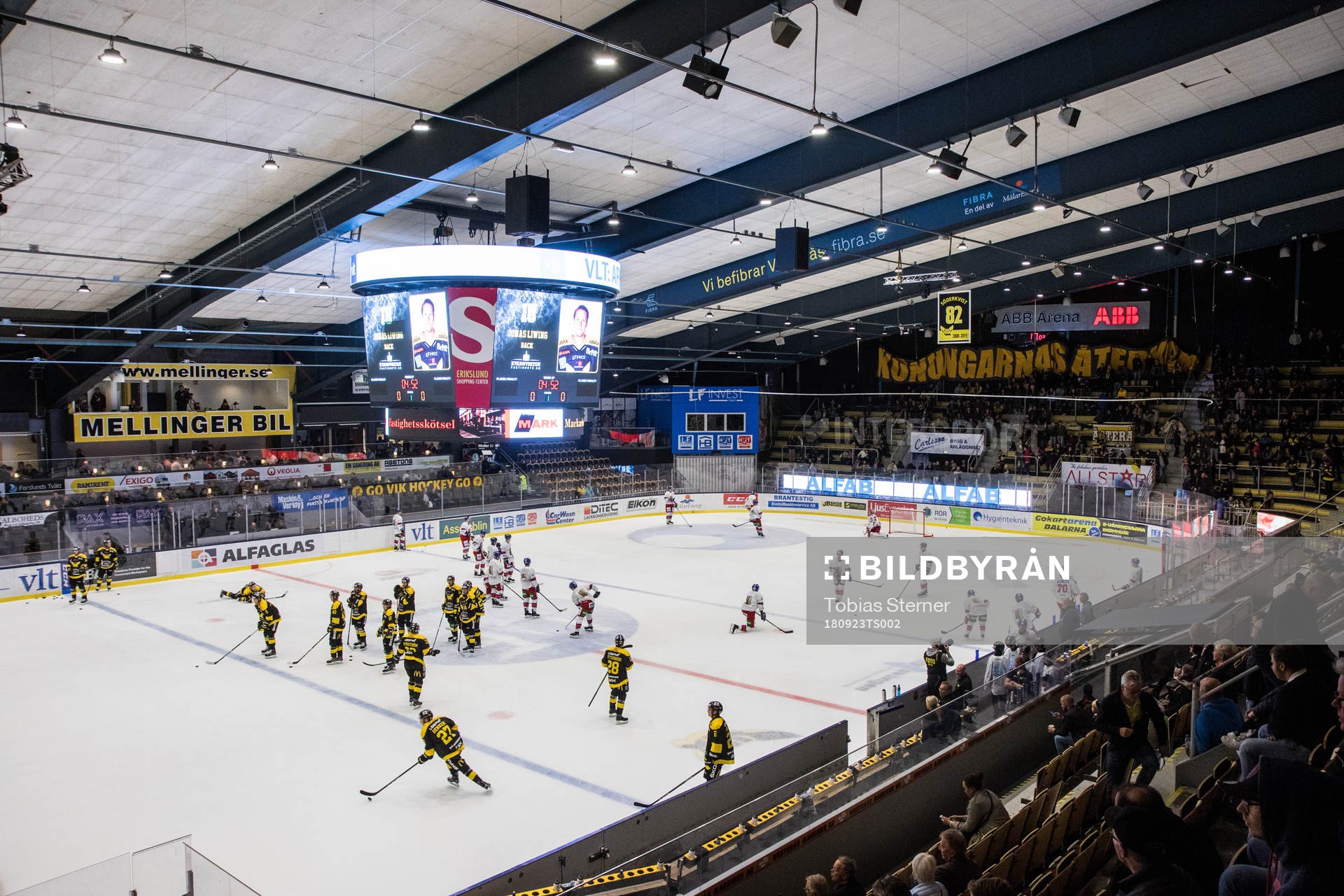Interiör vy över ABB Arena Nord innan ishockeymatchen i