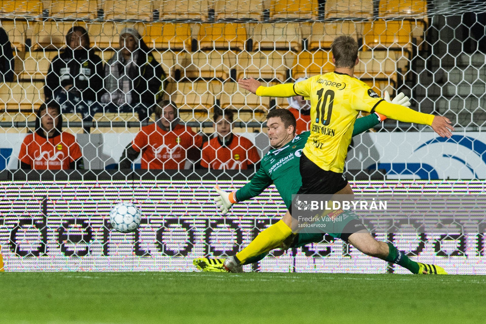 Thomas Lehne Olsen of Lillestrøm with a chance against