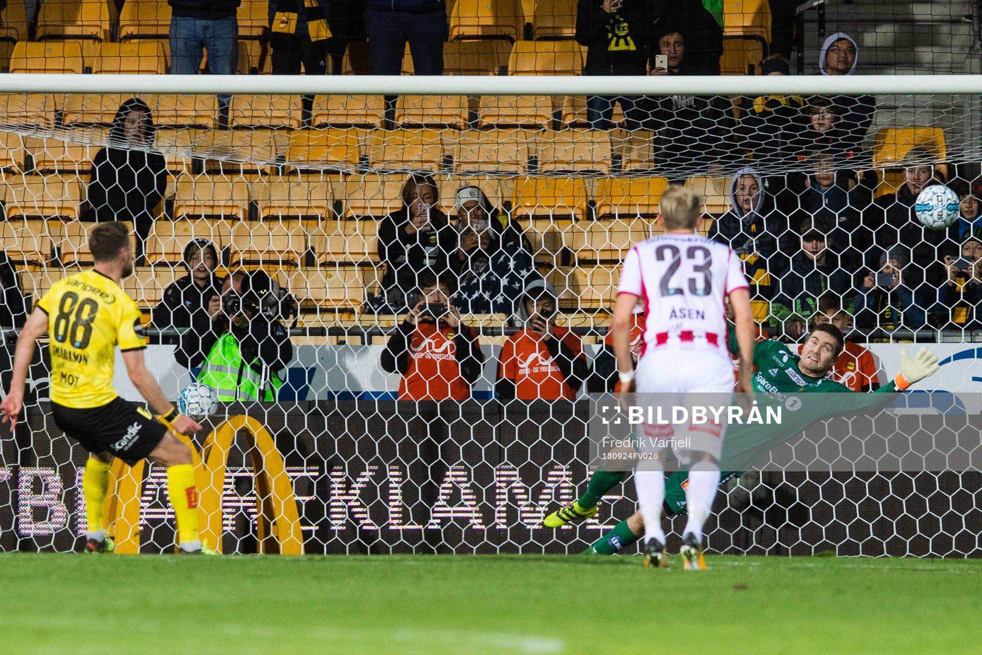 Arnor Smarason of Lillestrøm scores 1-0 from a penalty