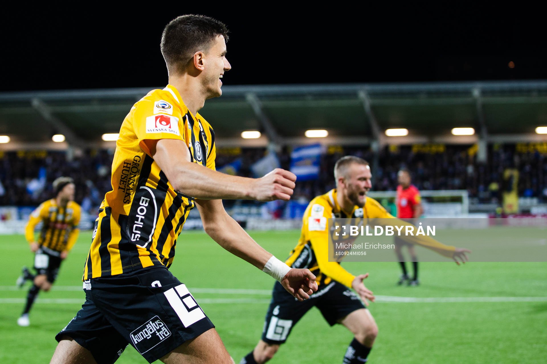Häckens Alexander Jeremejeff jublar