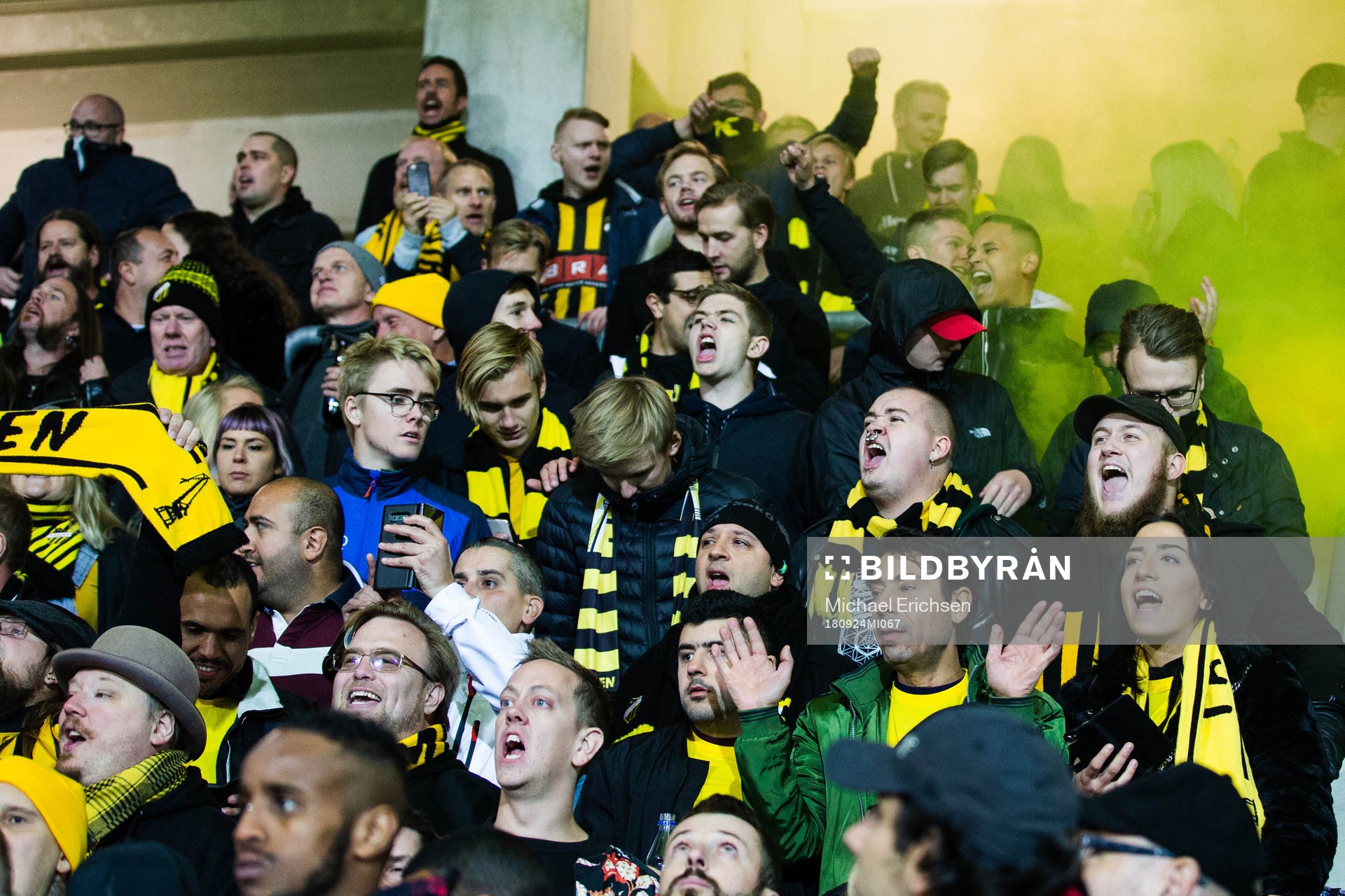 Häckens supportrar jublar