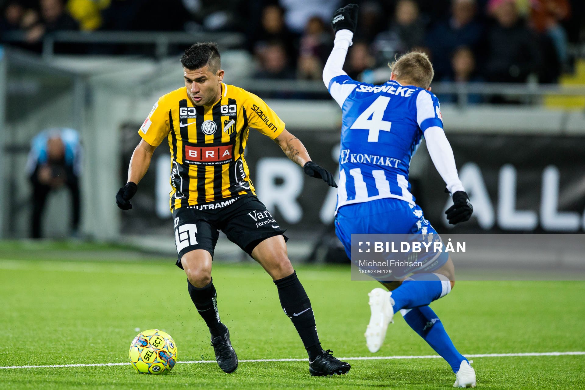 Häckens Paulinho mot IFK Göteborgs Carl Starfelt
