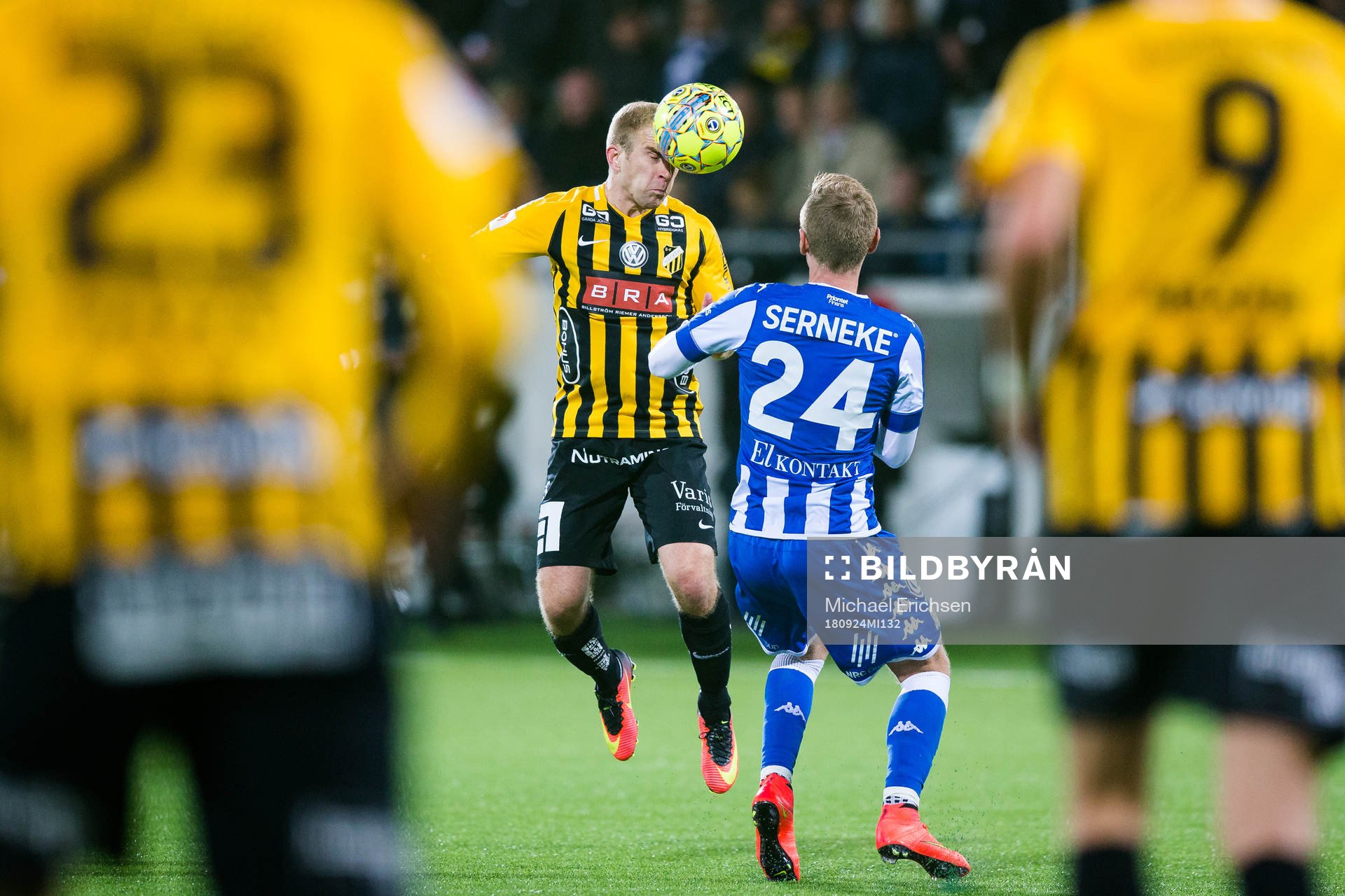 Häckens Kari Arkivuo mot IFK Göteborgs Sebastian Ohlsson