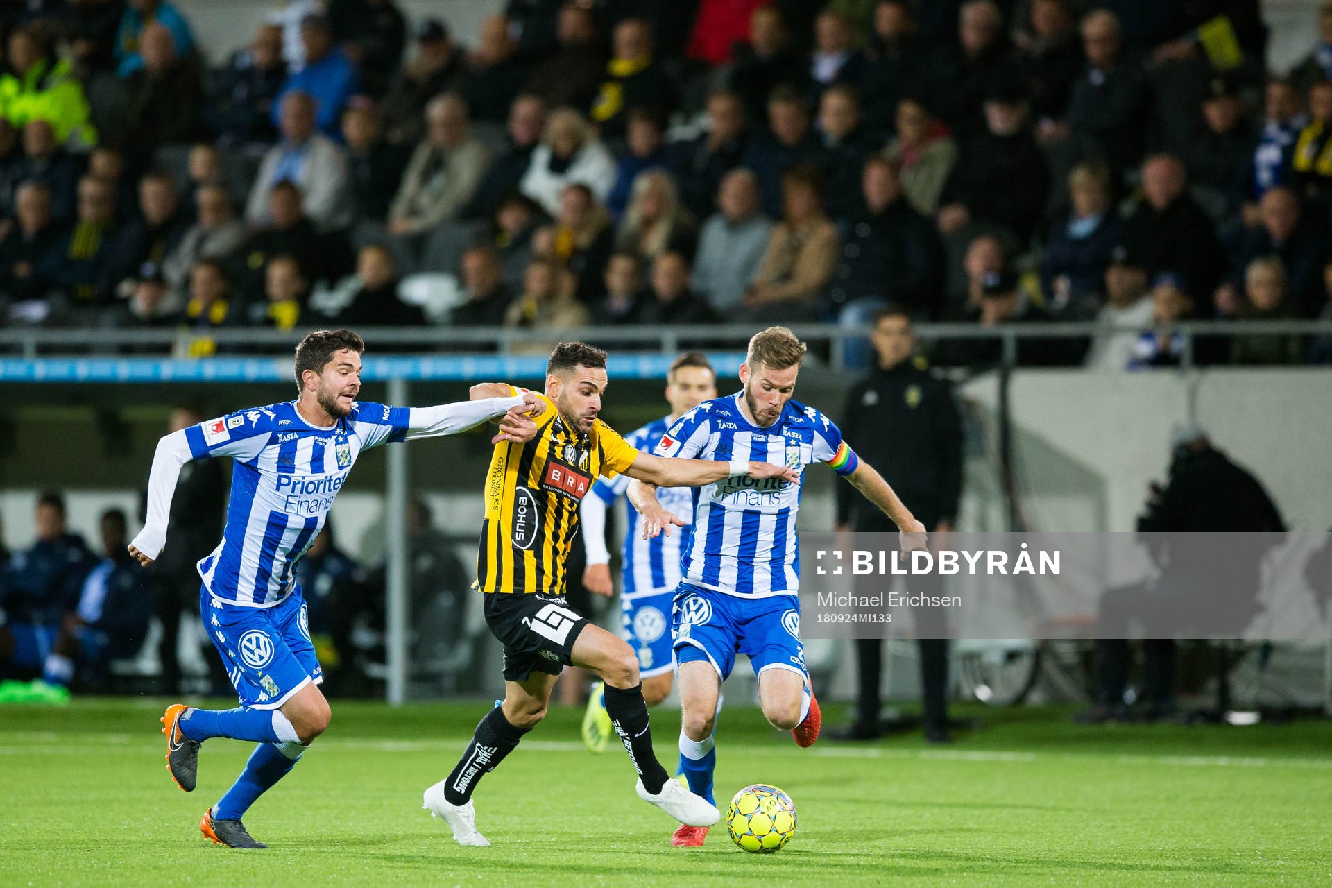 Häckens Mervan Celik mot IFK Göteborgs Fredrik Oldrup