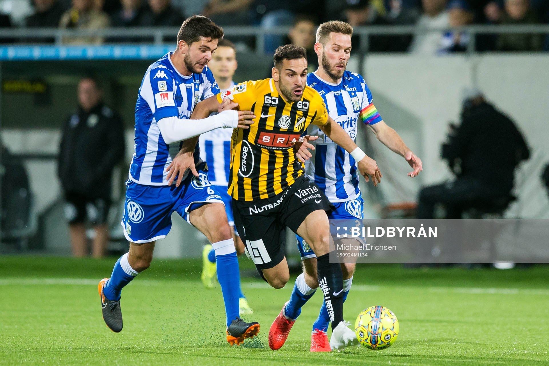 Häckens Mervan Celik mot IFK Göteborgs Fredrik Oldrup