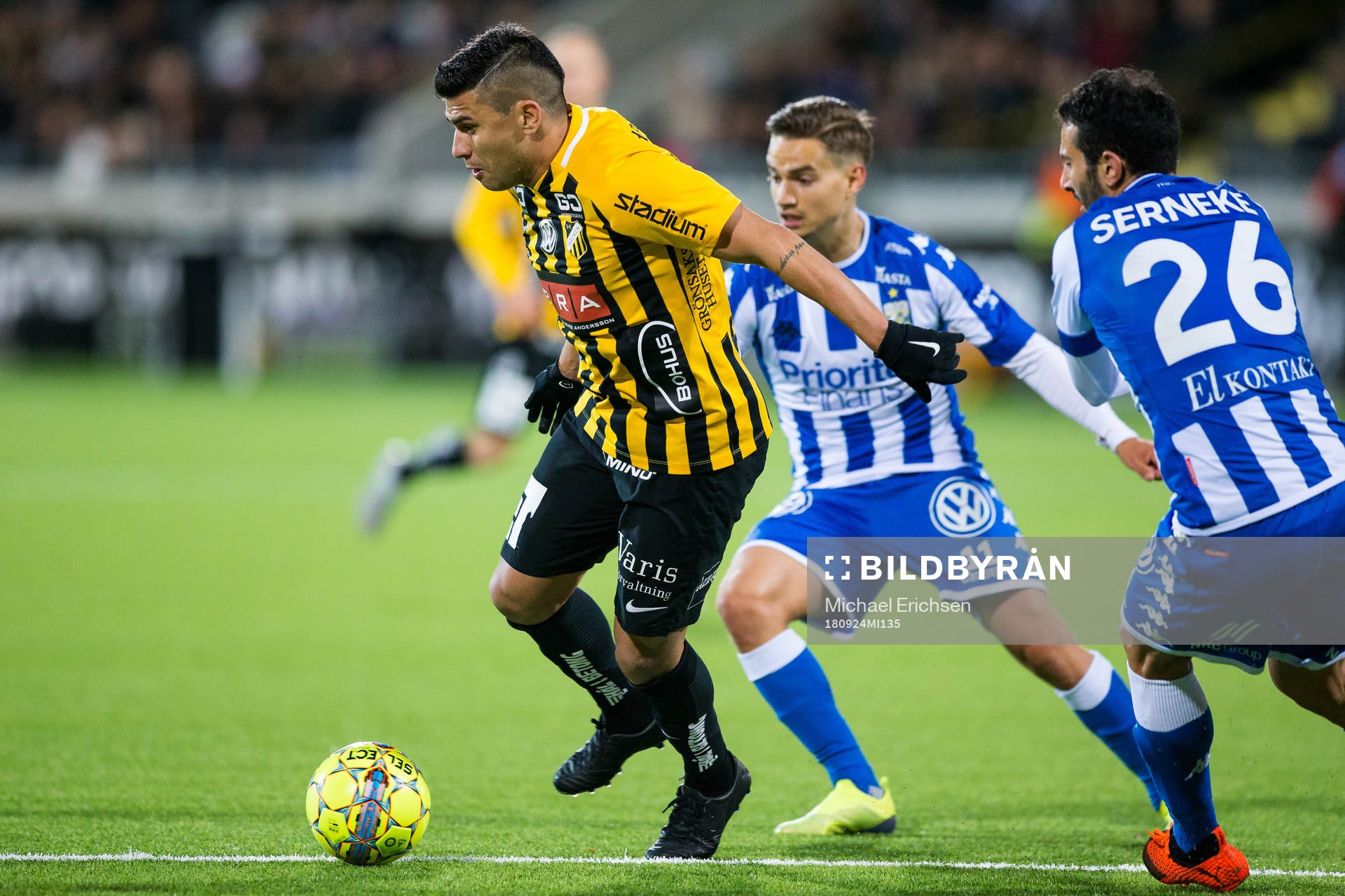 Häckens Paulinho mot IFK Göteborgs Amin Affane och André