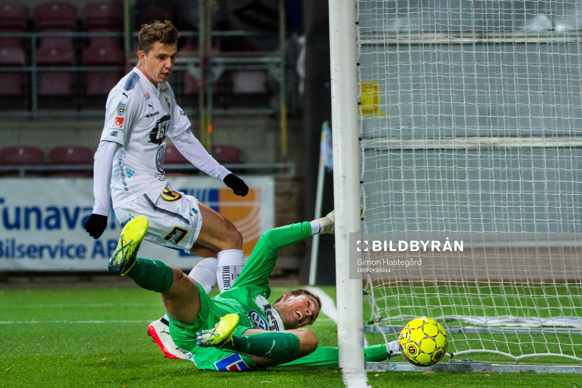 Östers målvakt Robin Malmkvist räddar skott