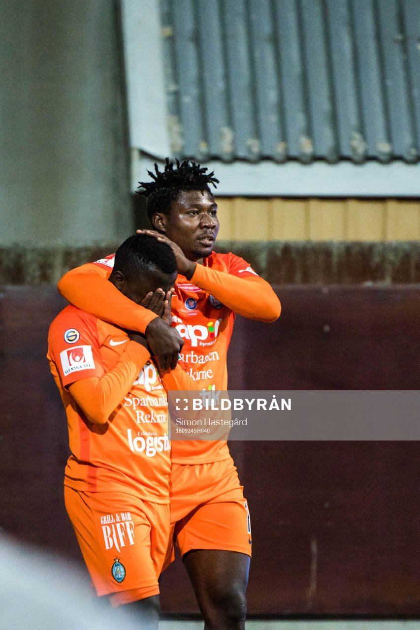 AFC Eskilstunas Ousmane Camara och Onyedikachkwu Samuel