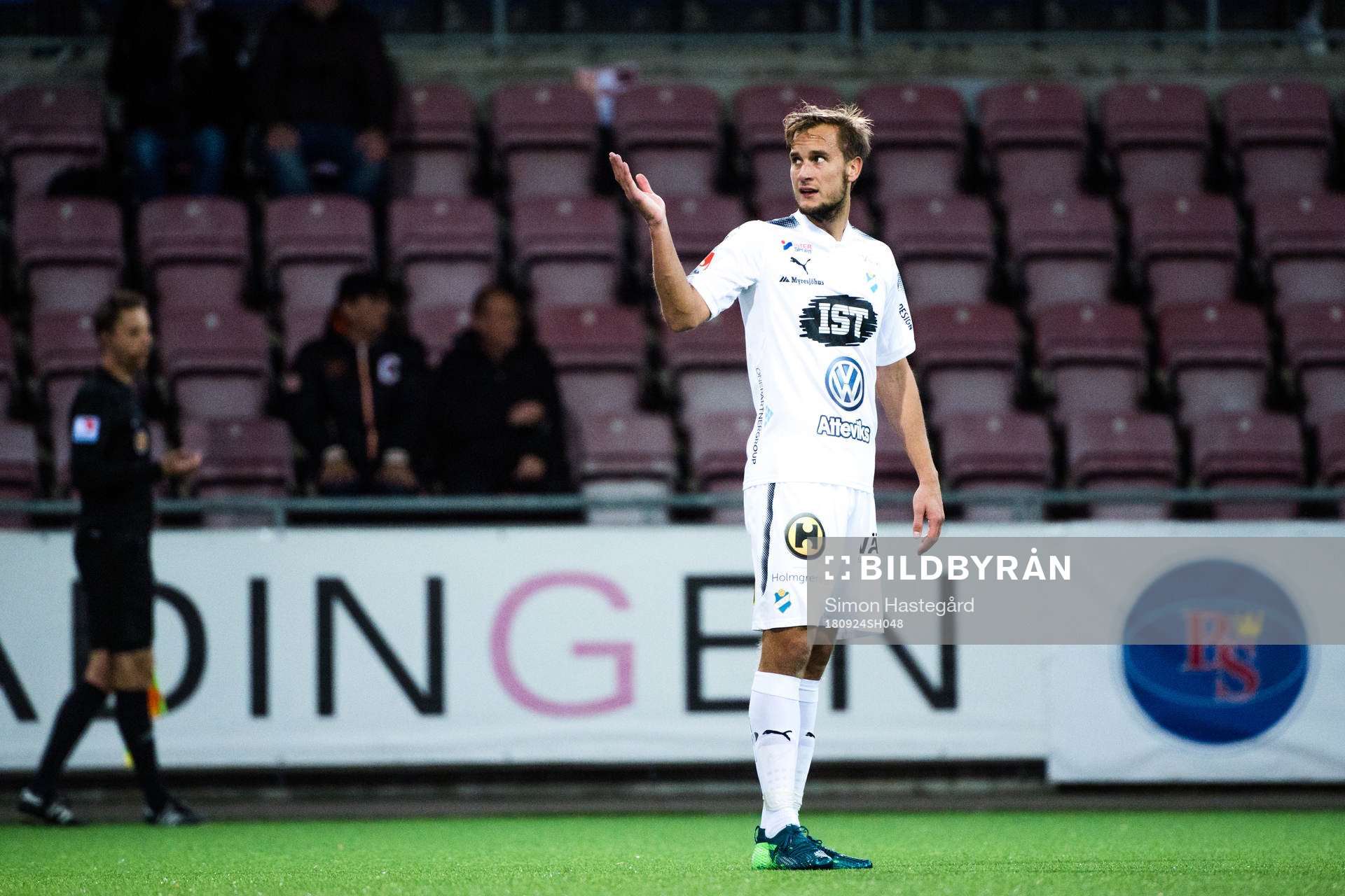 Östers Månz Karlsson deppar