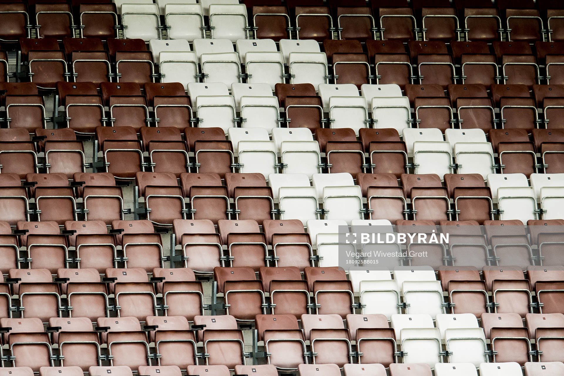 Empty seats at Isachsen stadion