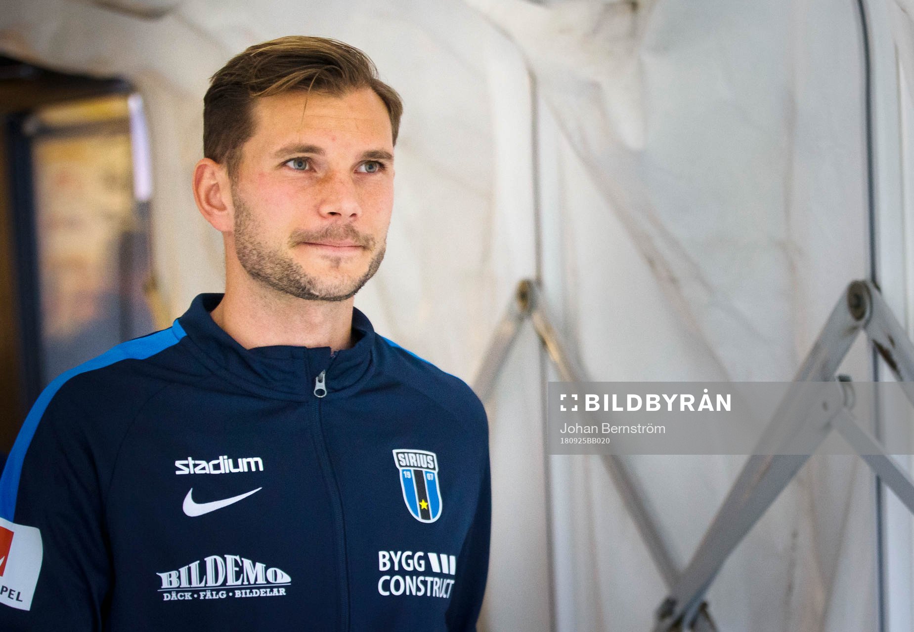 Sirius Robert Åhman Persson på väg ut till planen