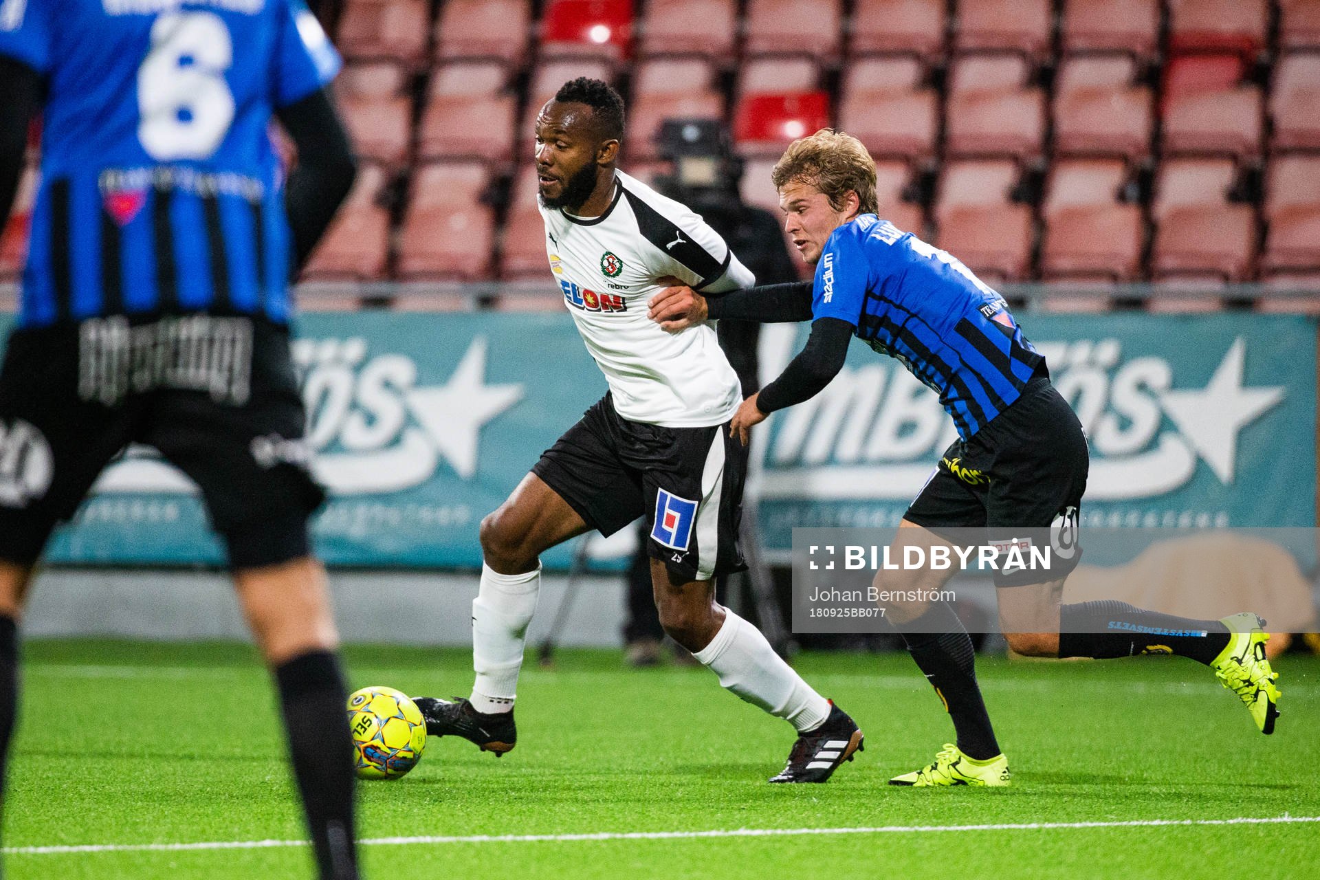 Örebros Michael Junior Omoh och Sirius Sam Lundholm