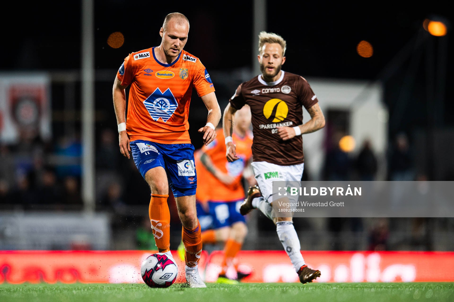 Aron Elís Thrándarson of Aalesund and Tonny Brochmann of