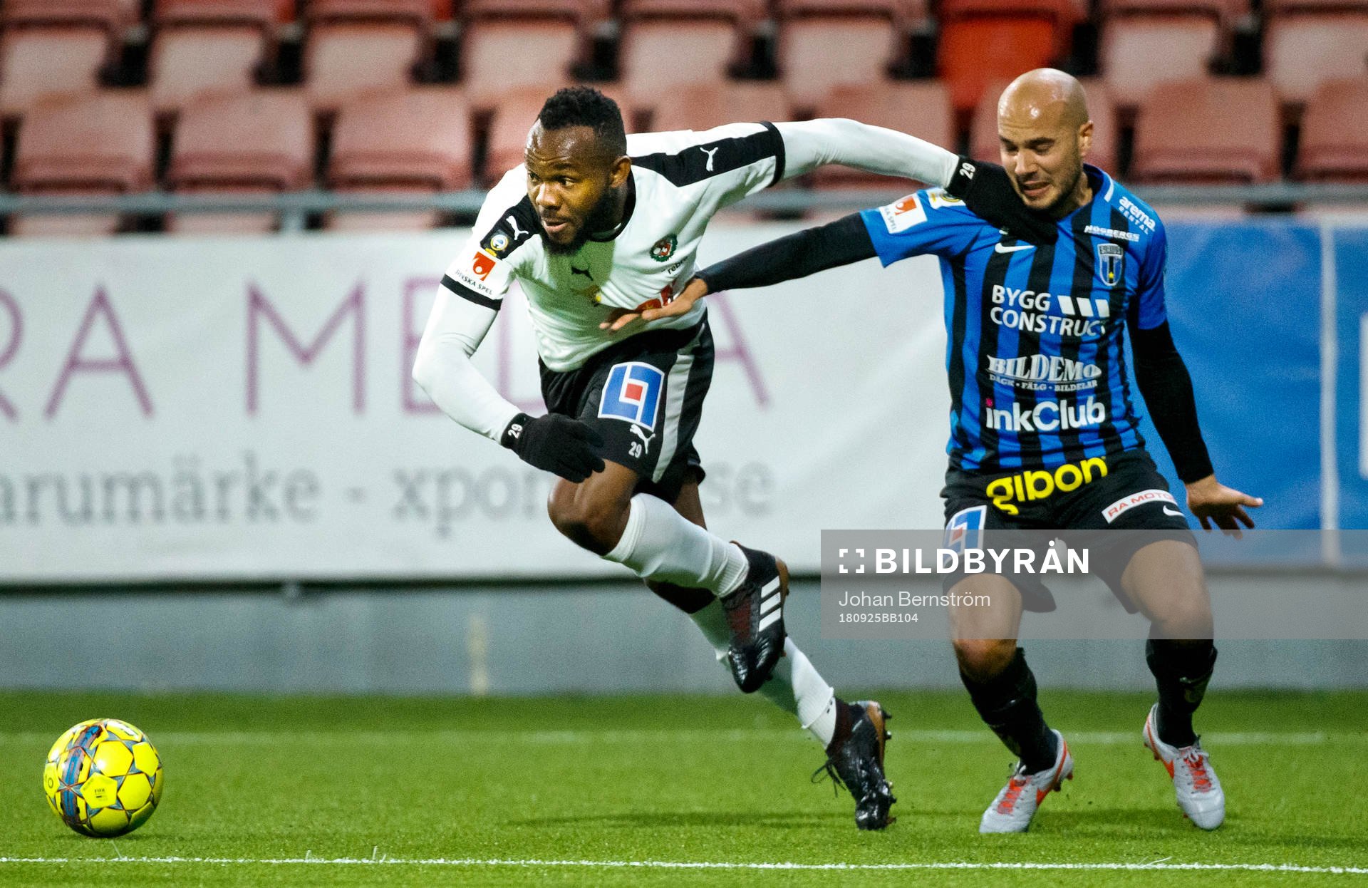 Örebros Michael Junior Omoh och Sirius Karl Larson
