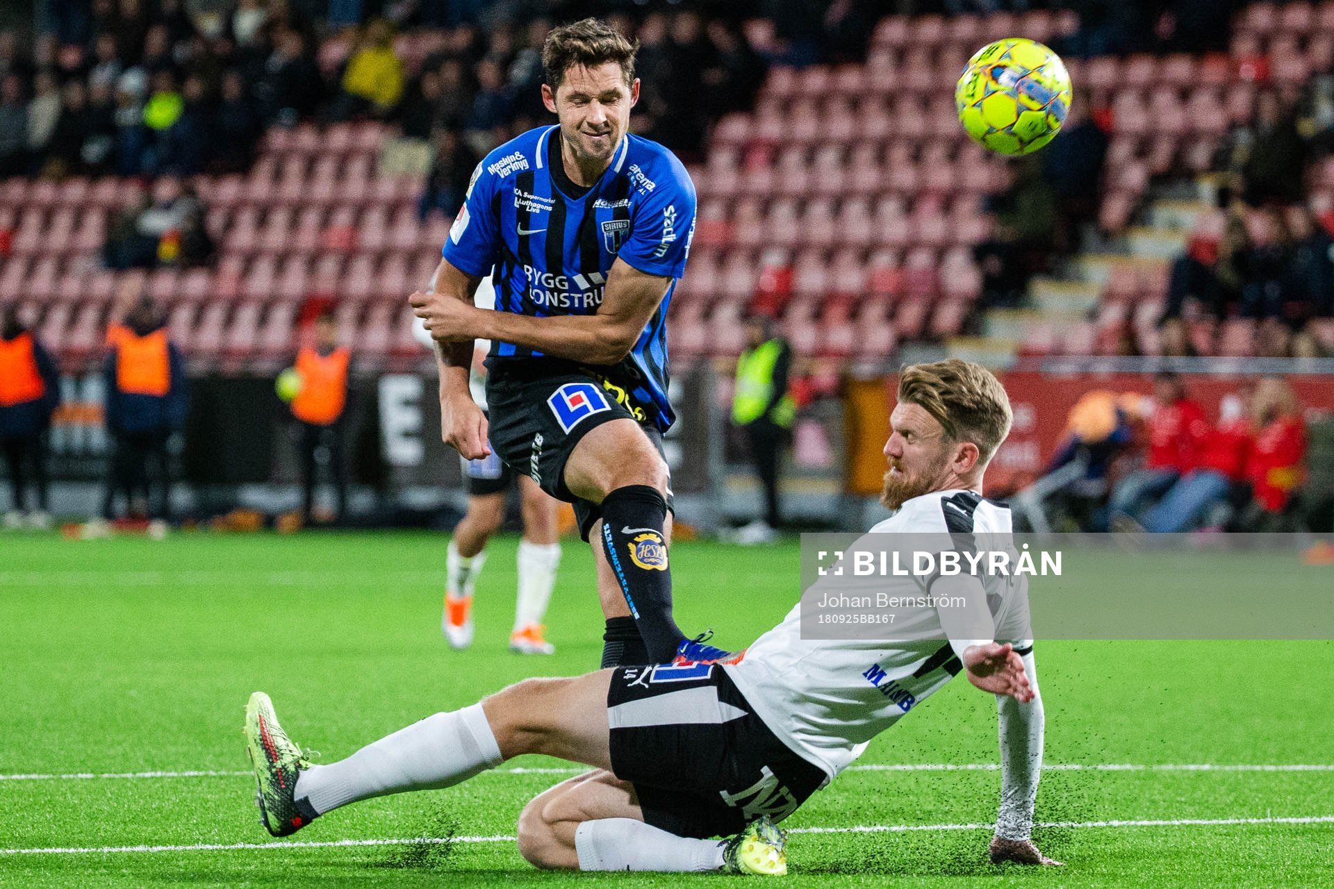 Sirius Philip Haglund skjuter mot täckande Örebros