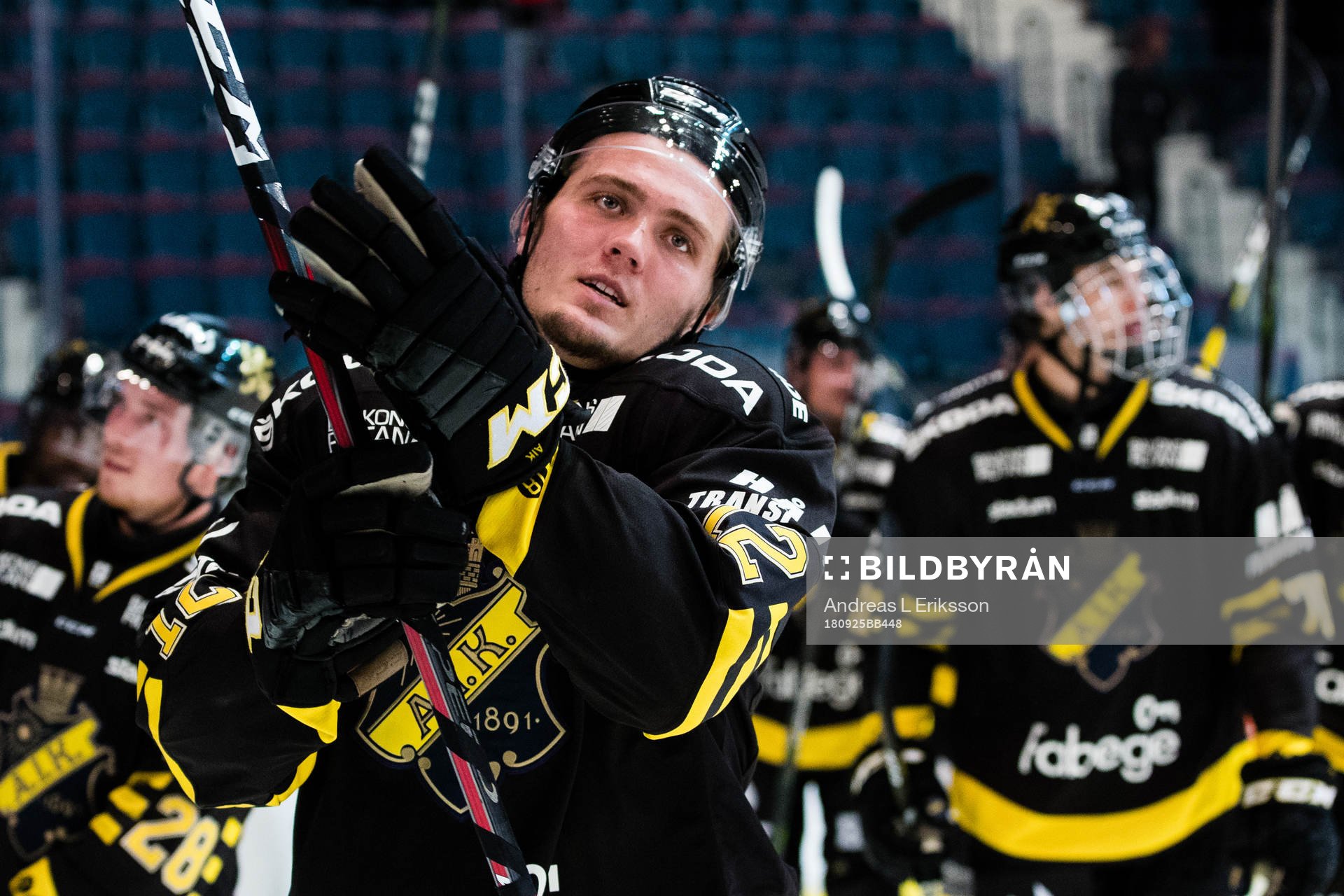 s Max Lindholm tackar publiken