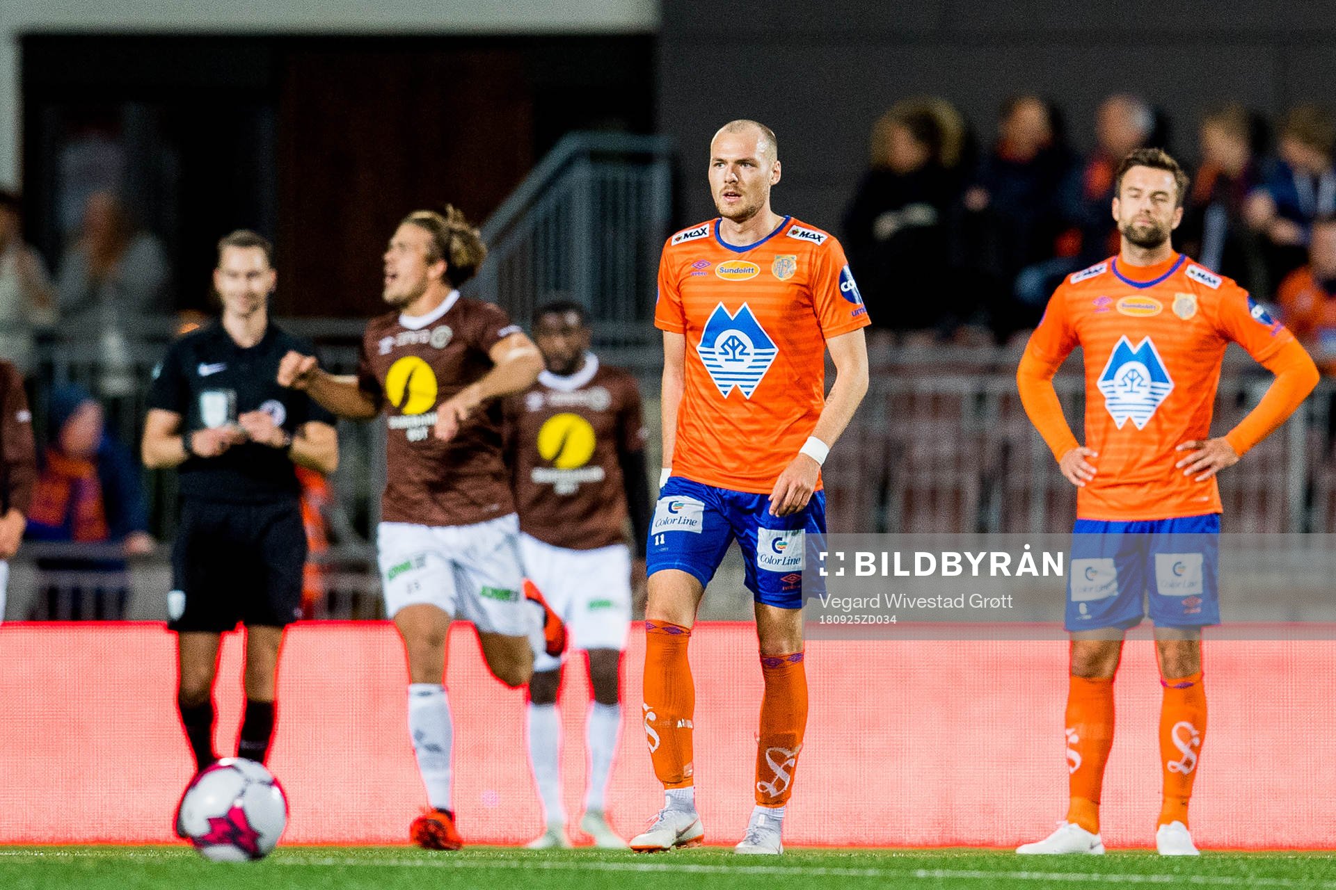 Aron Elís Thrándarson of Aalesund loos dejected