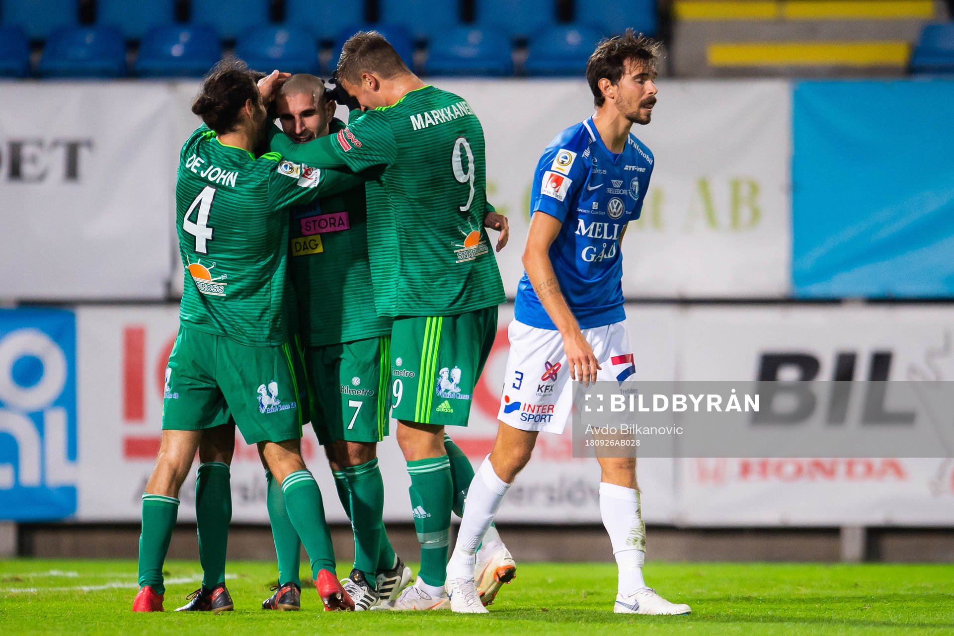 Dalkurds Rawez Lawan jublar och Trelleborgs Sebastian