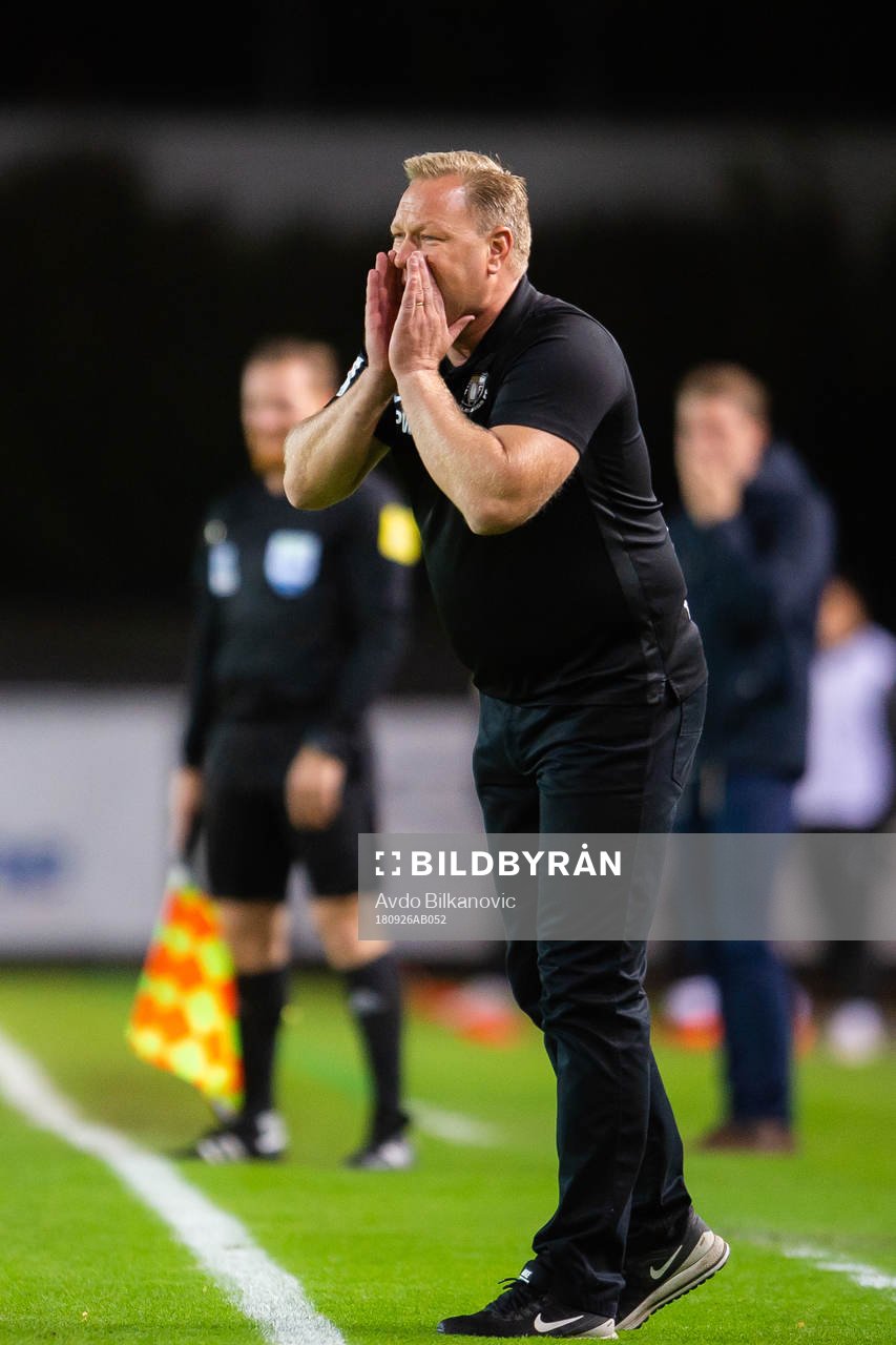 Trelleborgs tränare Patrick Winqvist agerar under fotbollsmatchen i Allsvenskan mellan Trelleborg och Dalkurd den 26 september 2018 i Trelleborg.