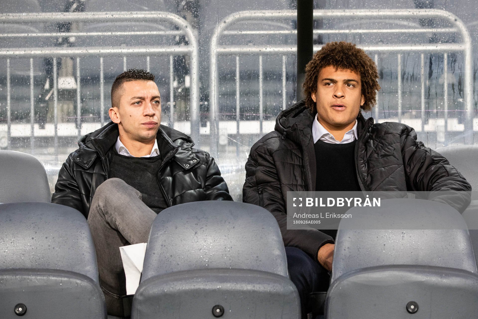 Hammarbys Nikola Djurdjic och Neto Borges på bänken innan