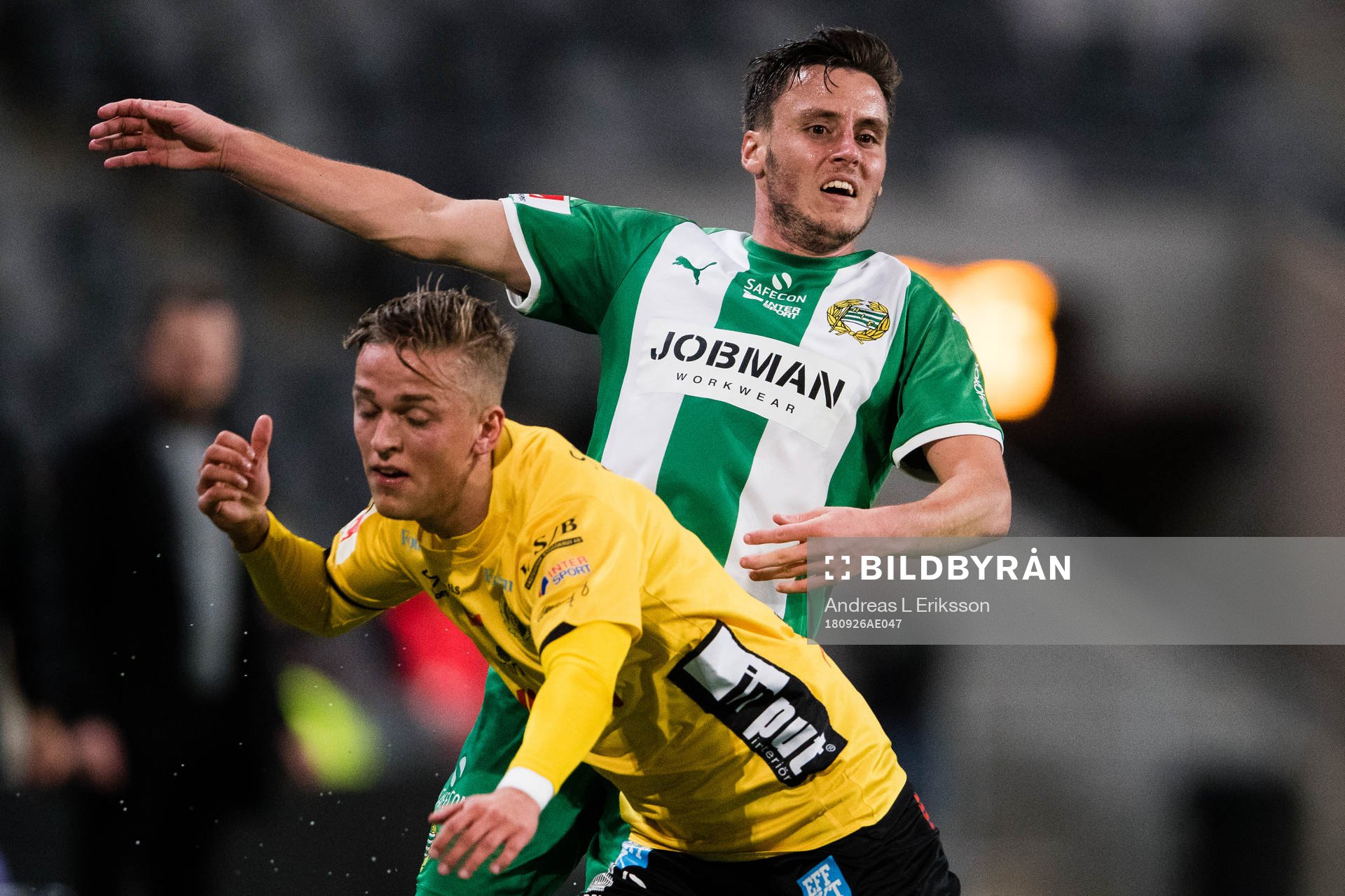 Elfsborgs Jesper Karlsson och Hammarbys Jeppe Andersen under fotbollsmatchen i Allsvenskan mellan Hammarby och Elfsborg den 26 september 2018 i Stockholm.