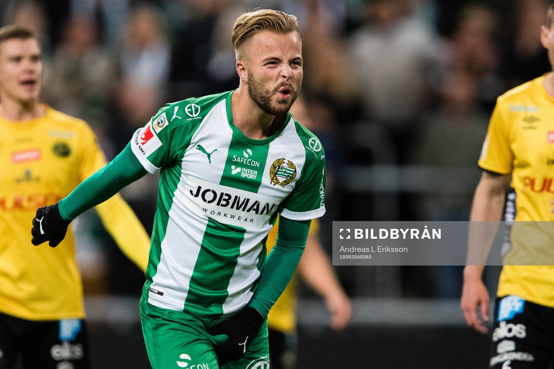 Hammarbys Sander Svendsen grinar illa
