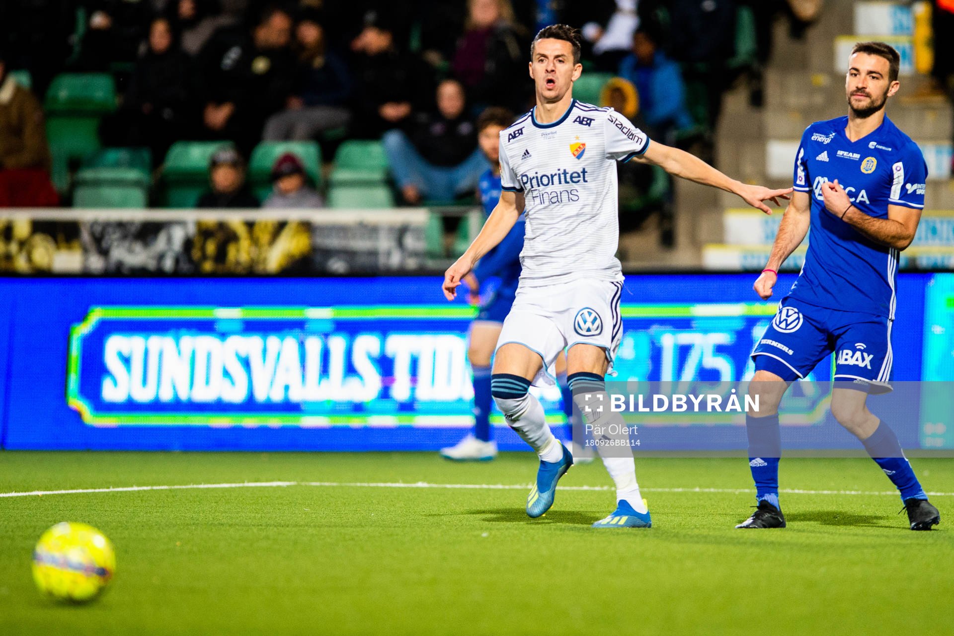 Djurgårdens Haris Radetinac och Sundsvalls Carlos Gracia
